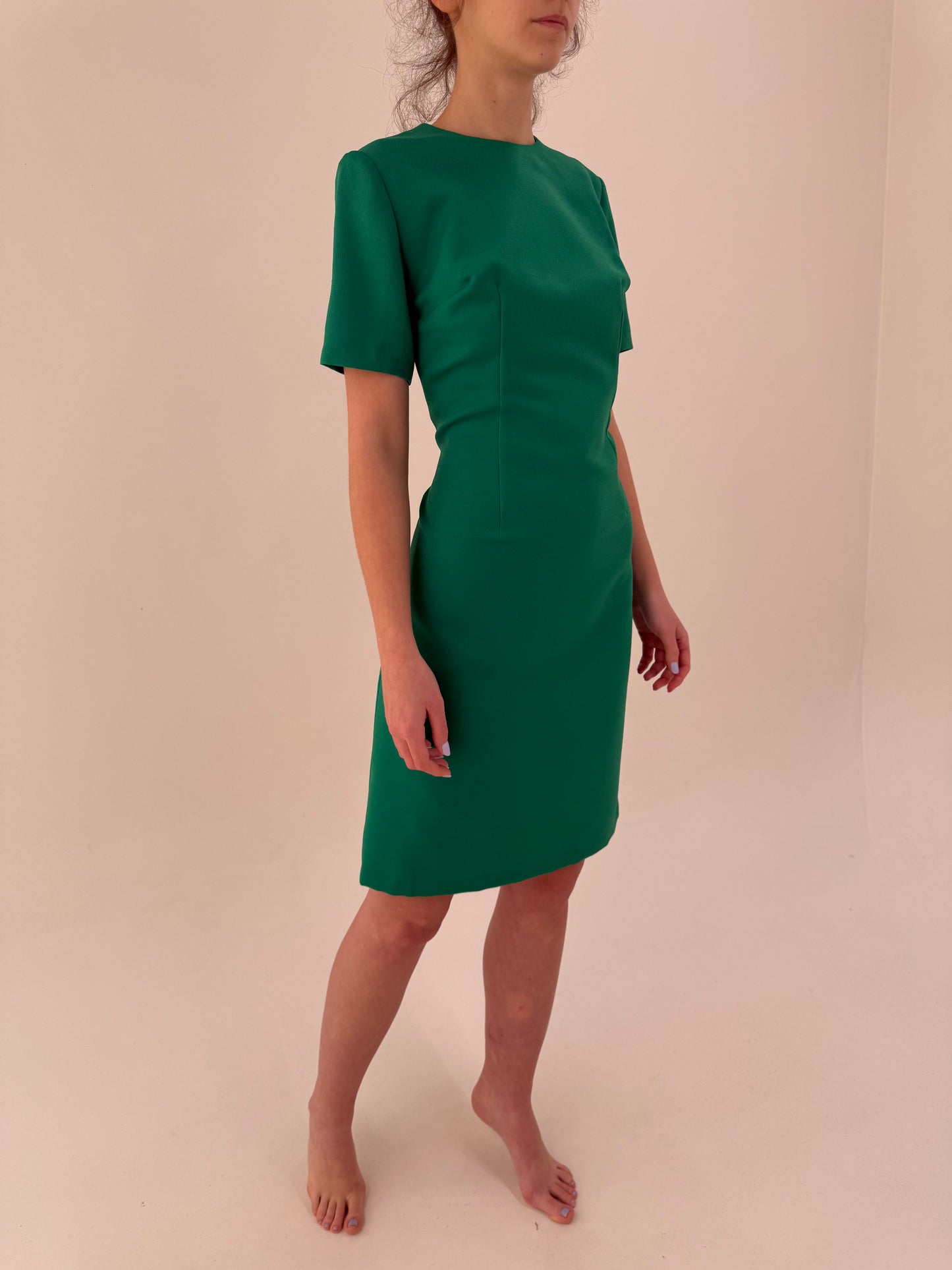 Rochie verde smarald tare din mix de lana extrafina în croi ușor cambrat minimalist