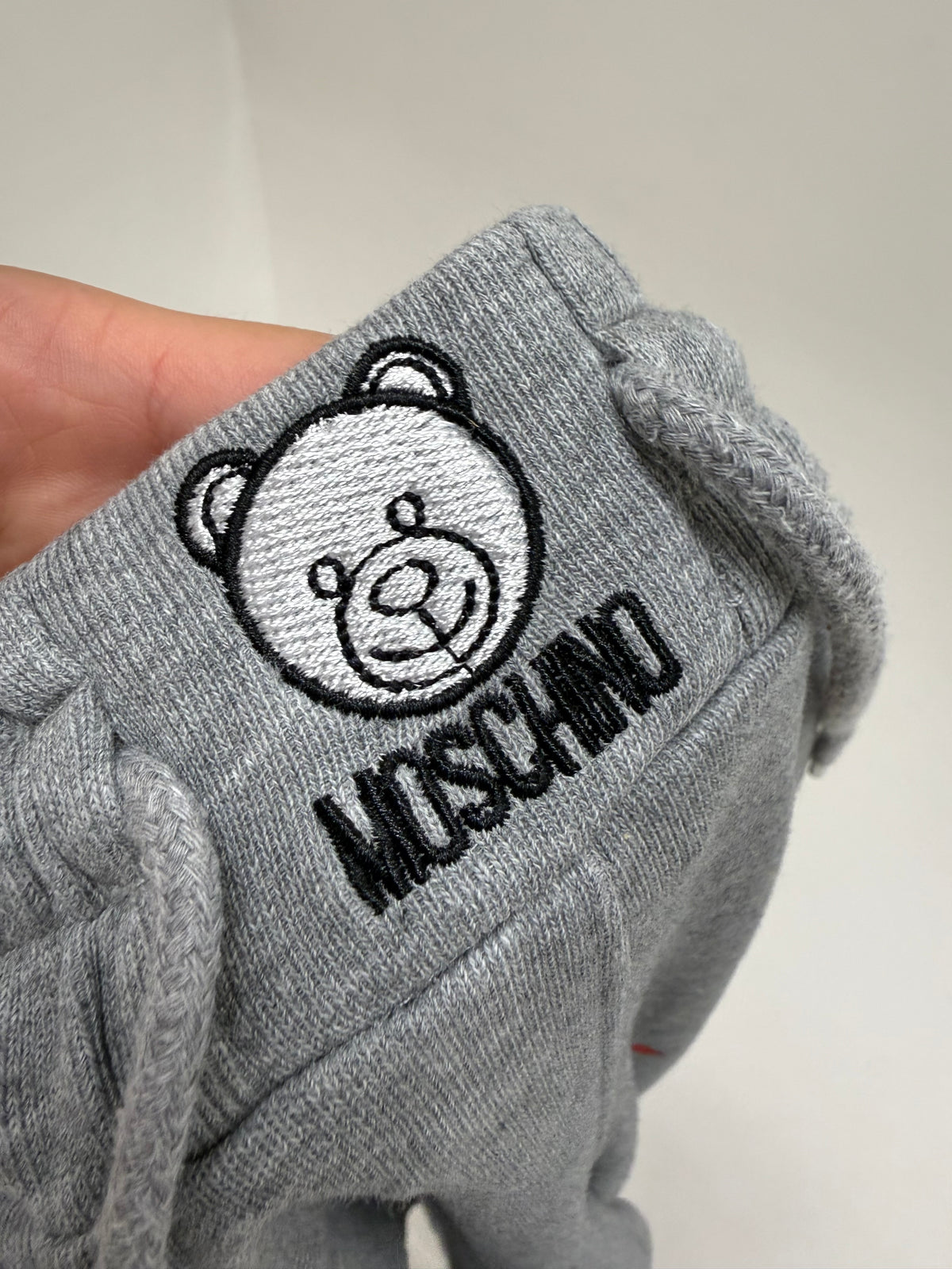 Pantaloni Moschino petite din molton de bumbac cu buzunare