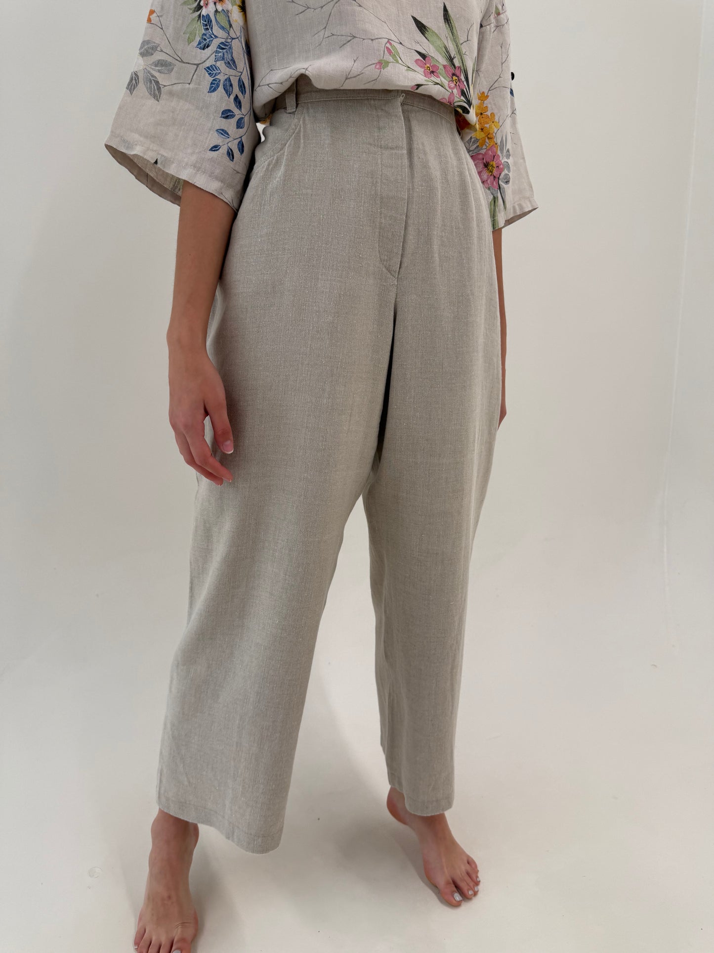 Pantaloni tall din pânză grea de in warm gray cu talie super înaltă si pense