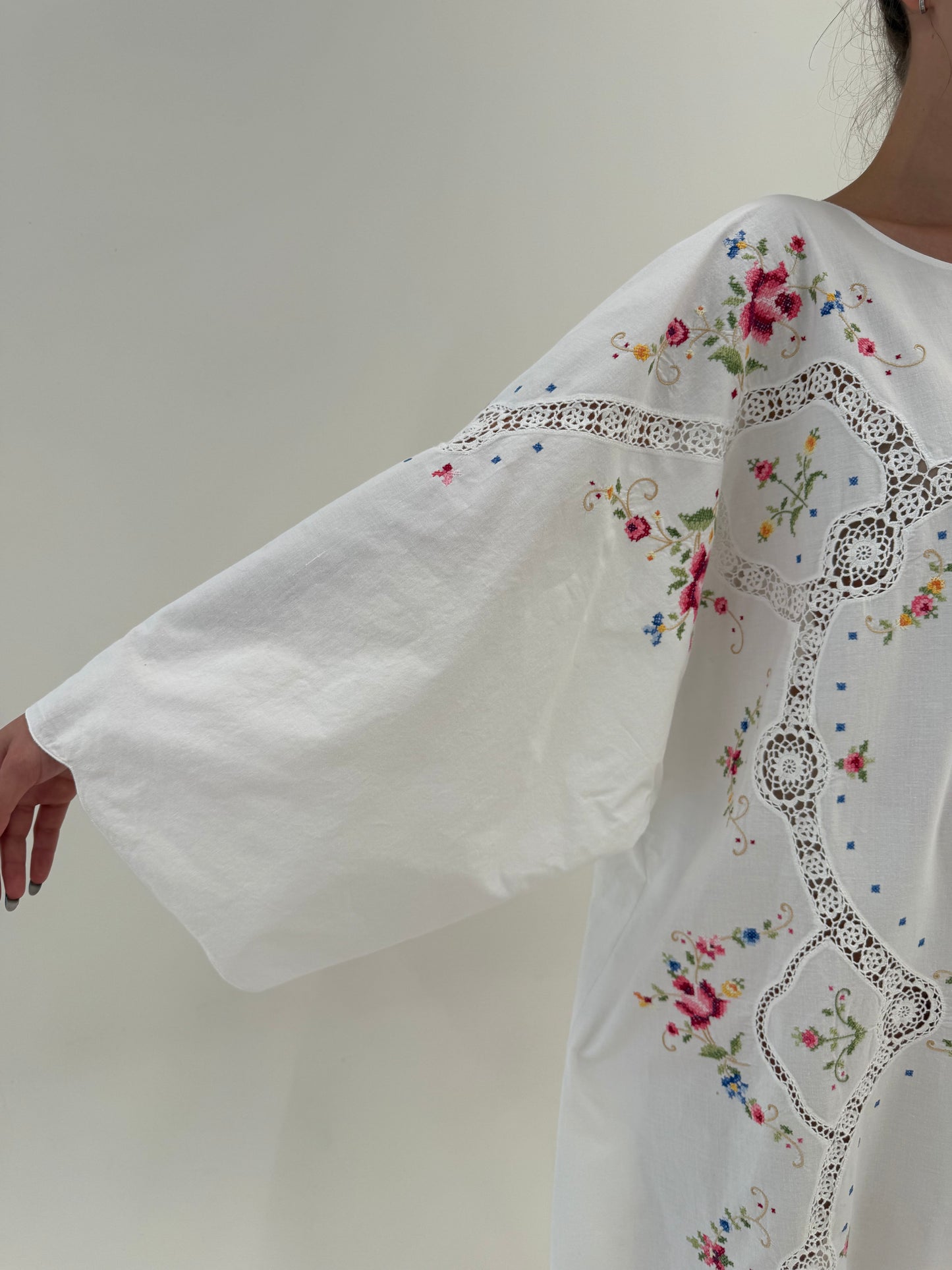 Kaftan tall bijuterie cu broderie manuală excepțională colorată și macrame lucrat manual