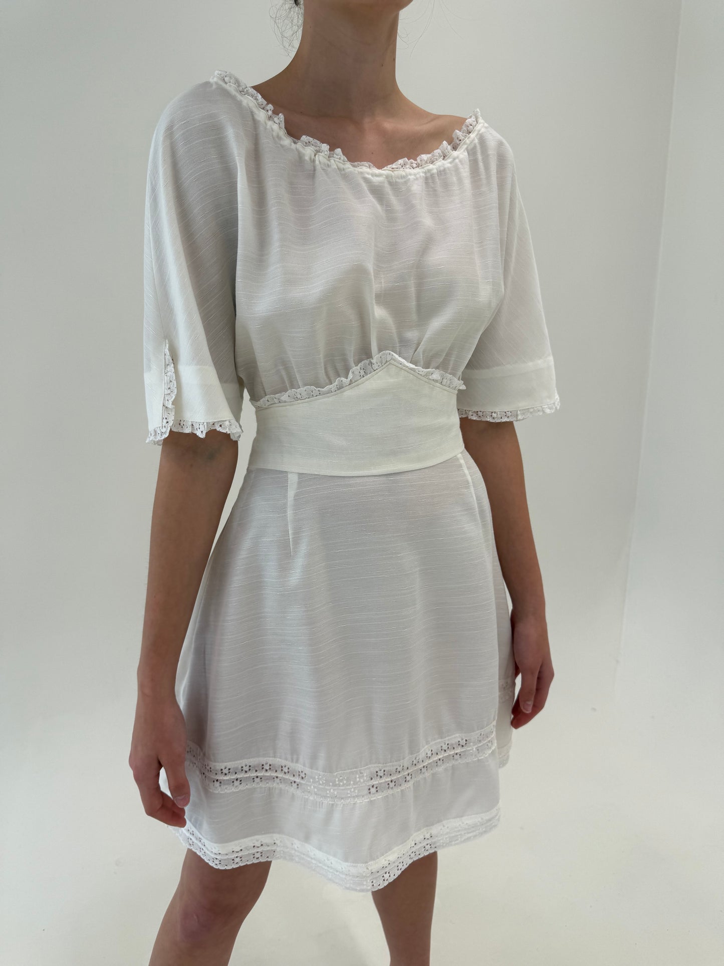 Rochie vintage superbă din panzica cu talie ultra marcată înaltă