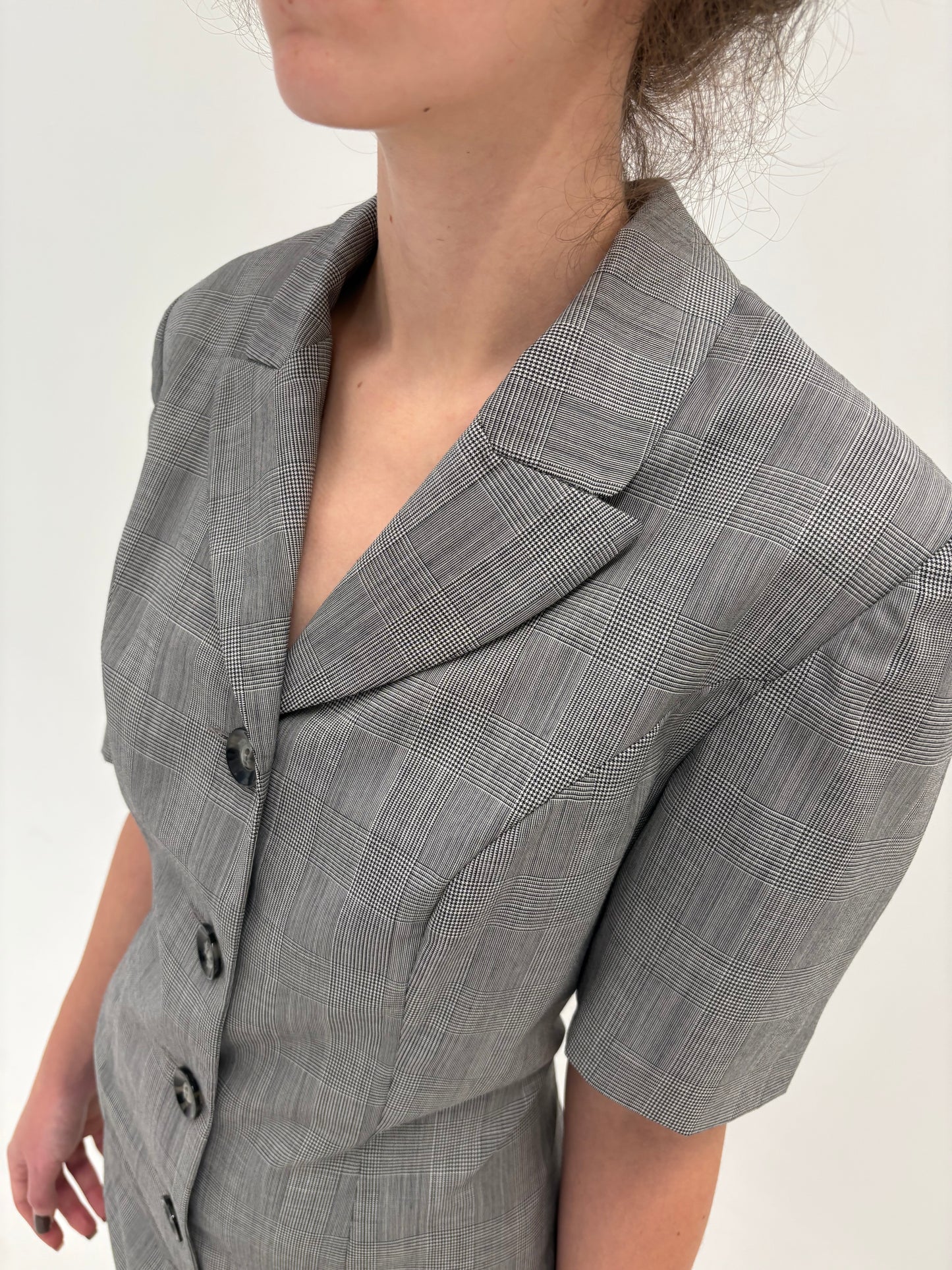 Rochie în carouri fine alb negru din stofă de lana extrafina