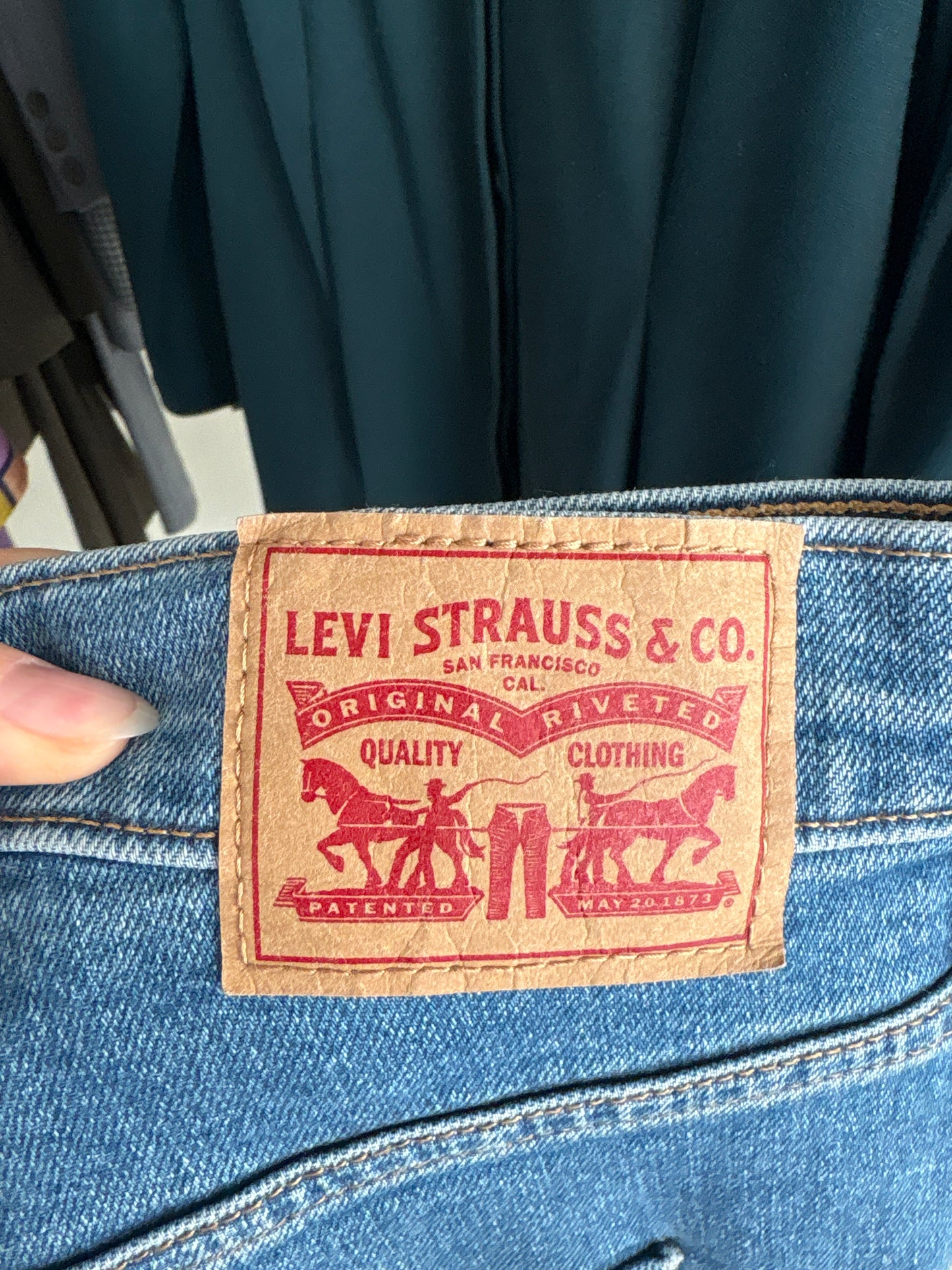 Jeans plus size vintage Levi’s modelatori cu talie înaltă classic wash