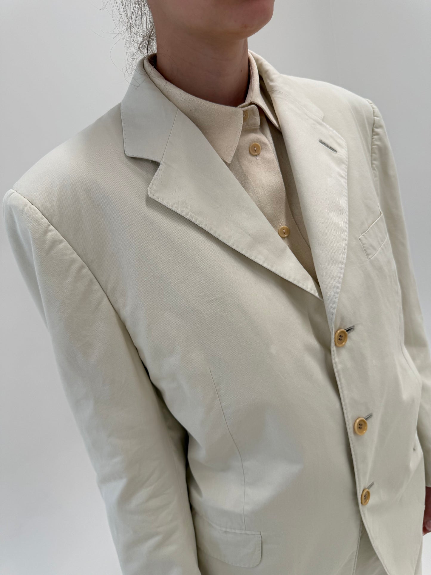 Costum luxury Canali în croi super actual off white din bumbac