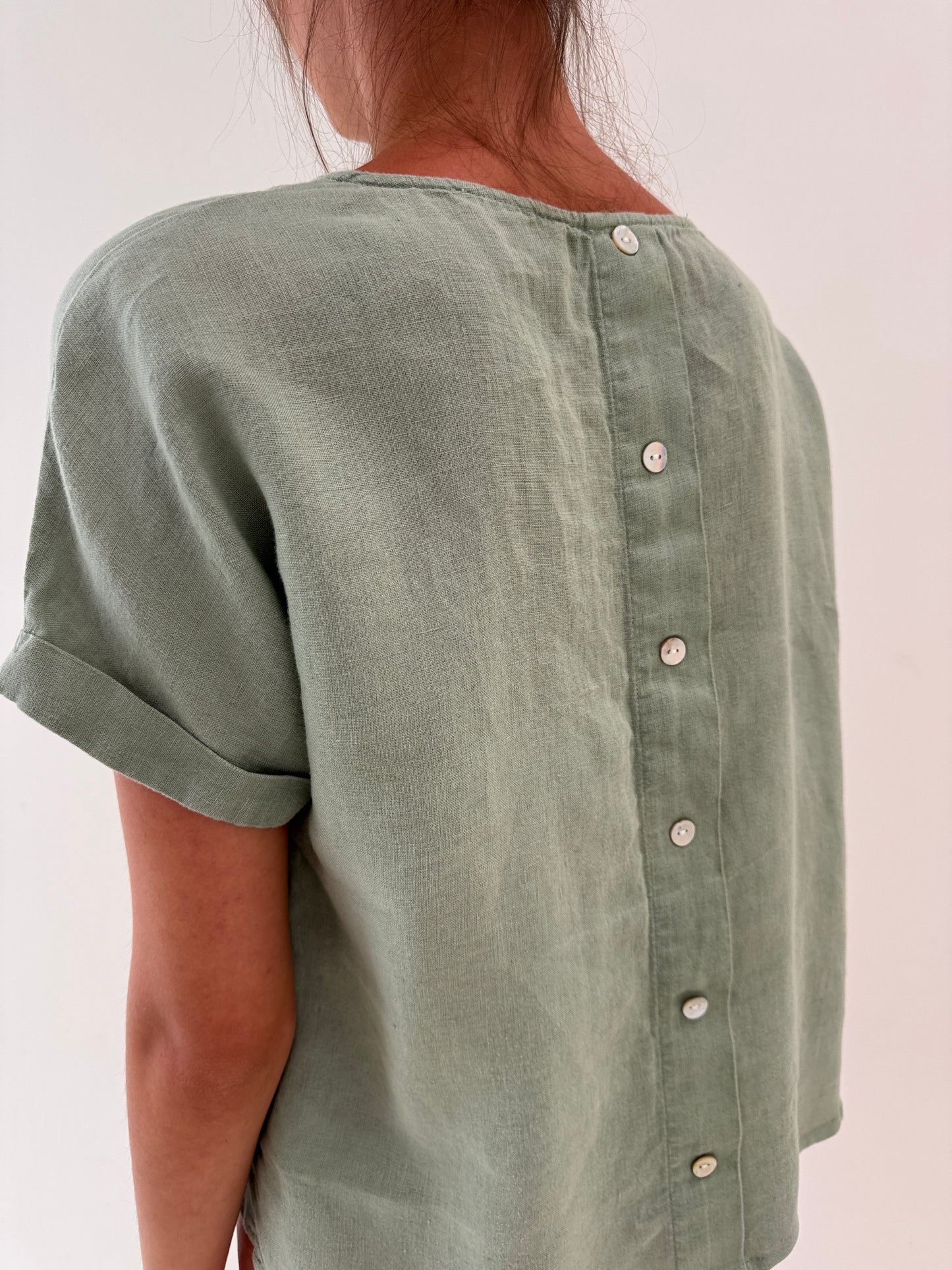 Top Sage green din in premium în croi minimalist lejer