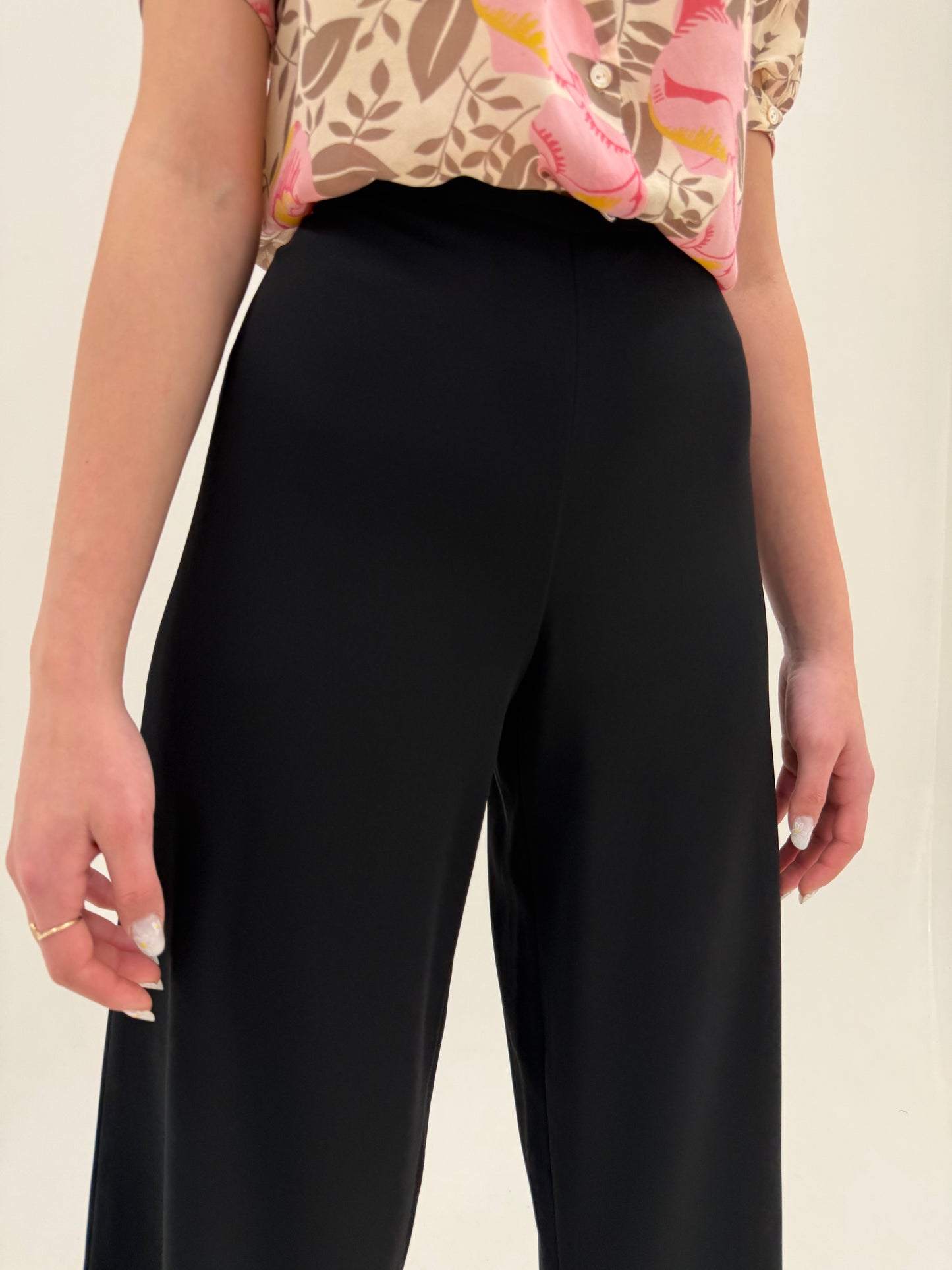 Pantaloni negri Stefanel de la zi la seară in croi drept cu talie înaltă