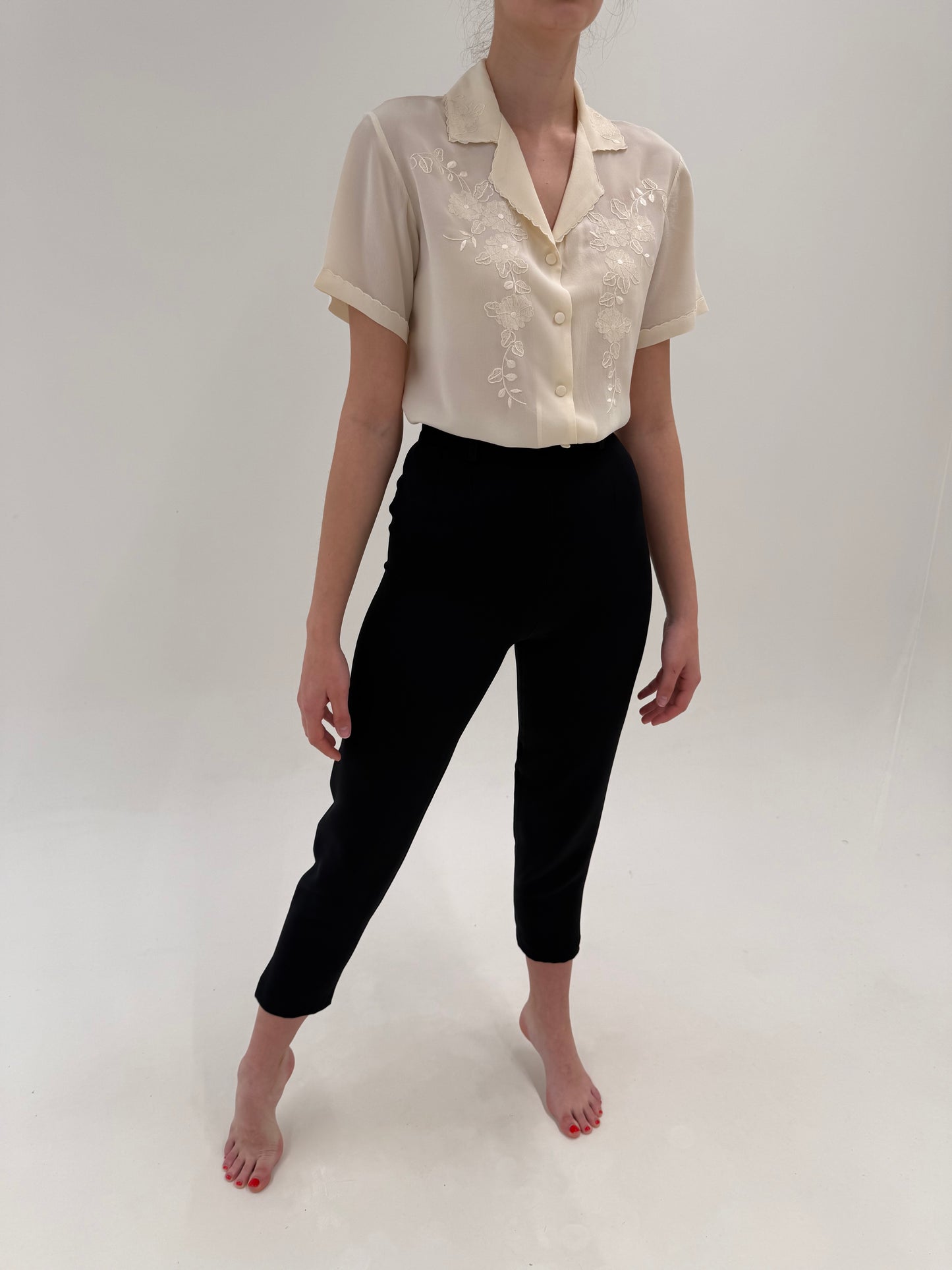 Pantaloni negri de la business la cocktail cu talie ultra înaltă