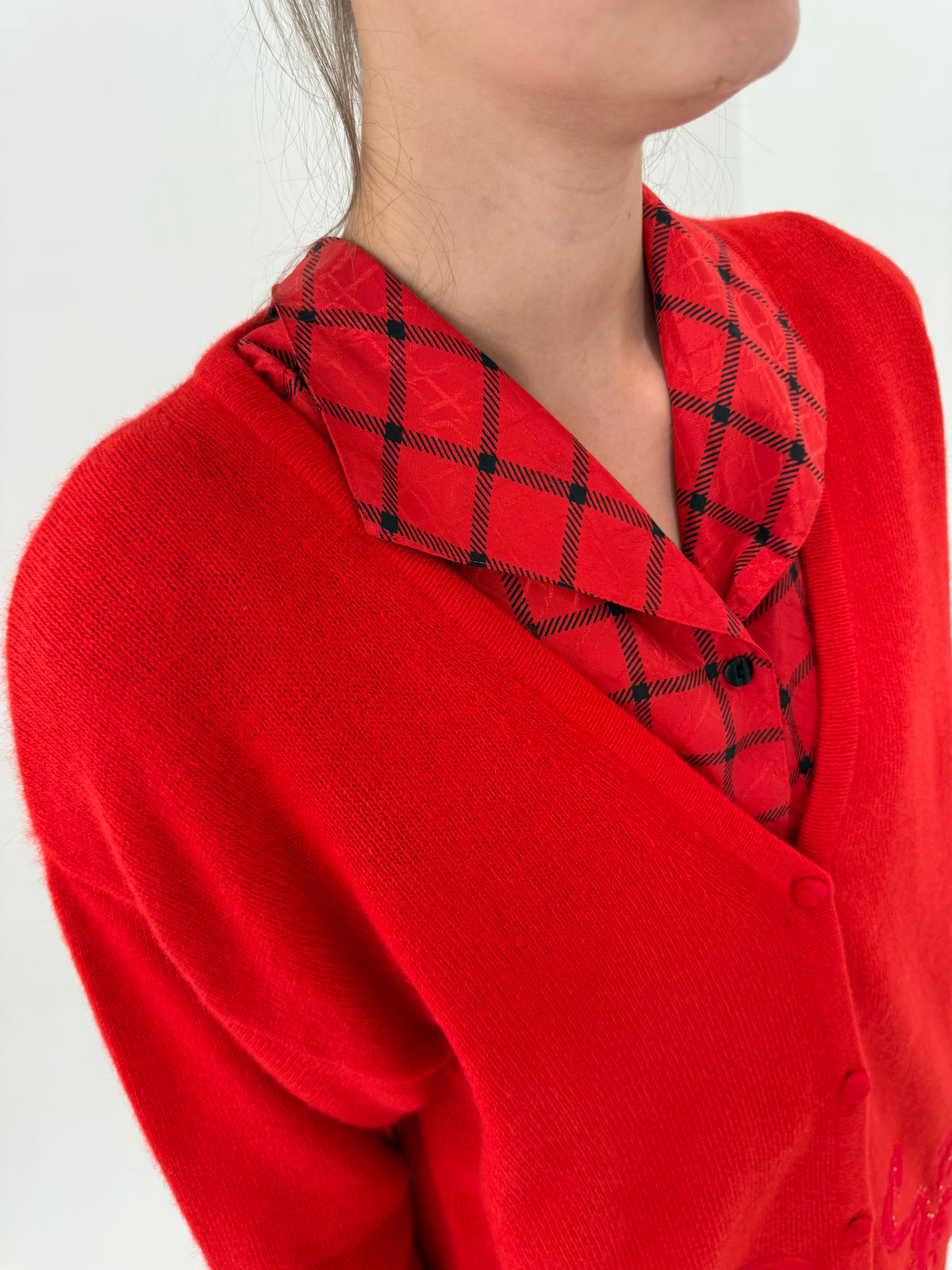 Cardigan vintage cherry red din lana cu Angora și aplicații manuale superbe