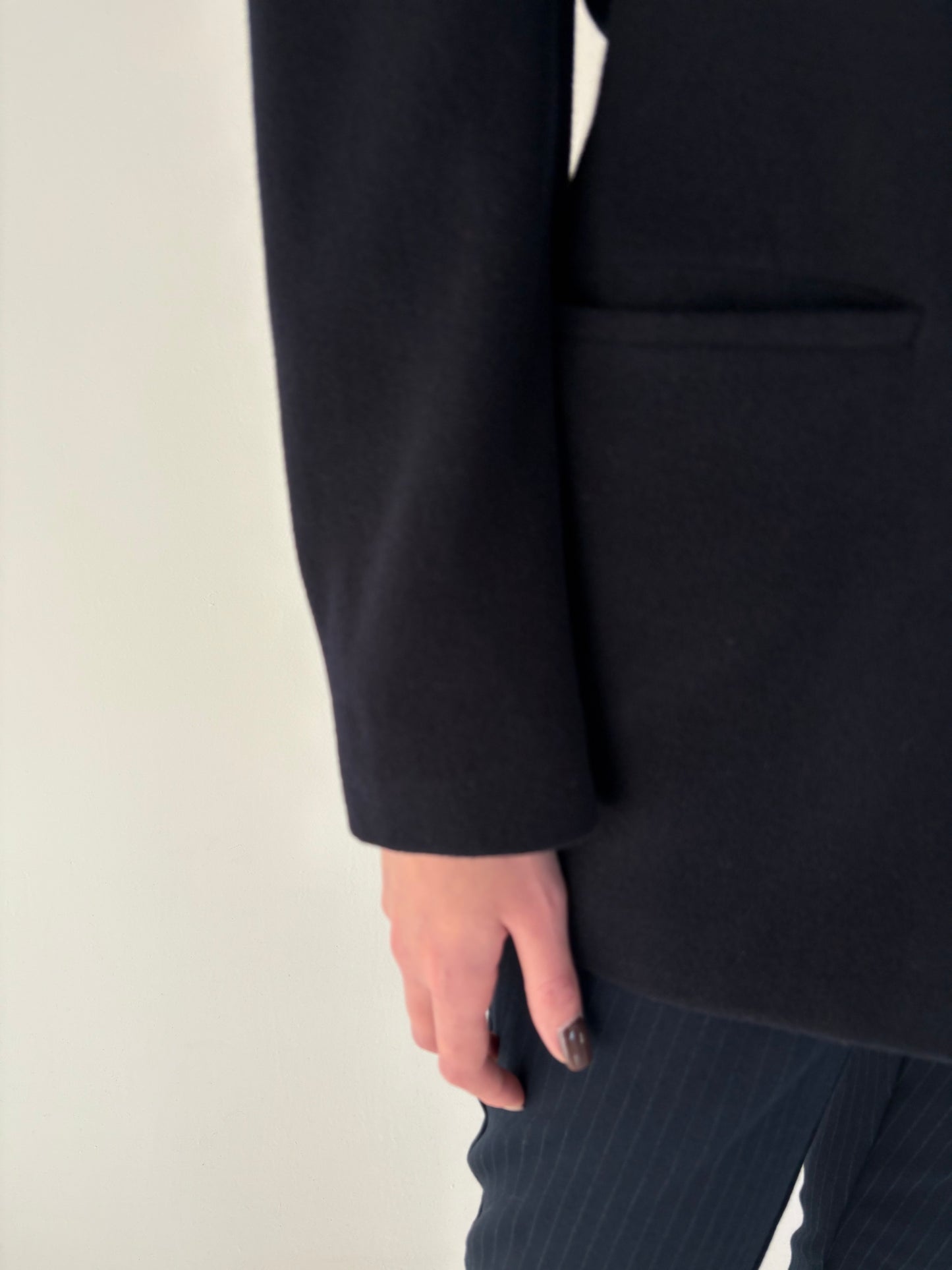 Sacou Navy și lana extrafina în croi actual