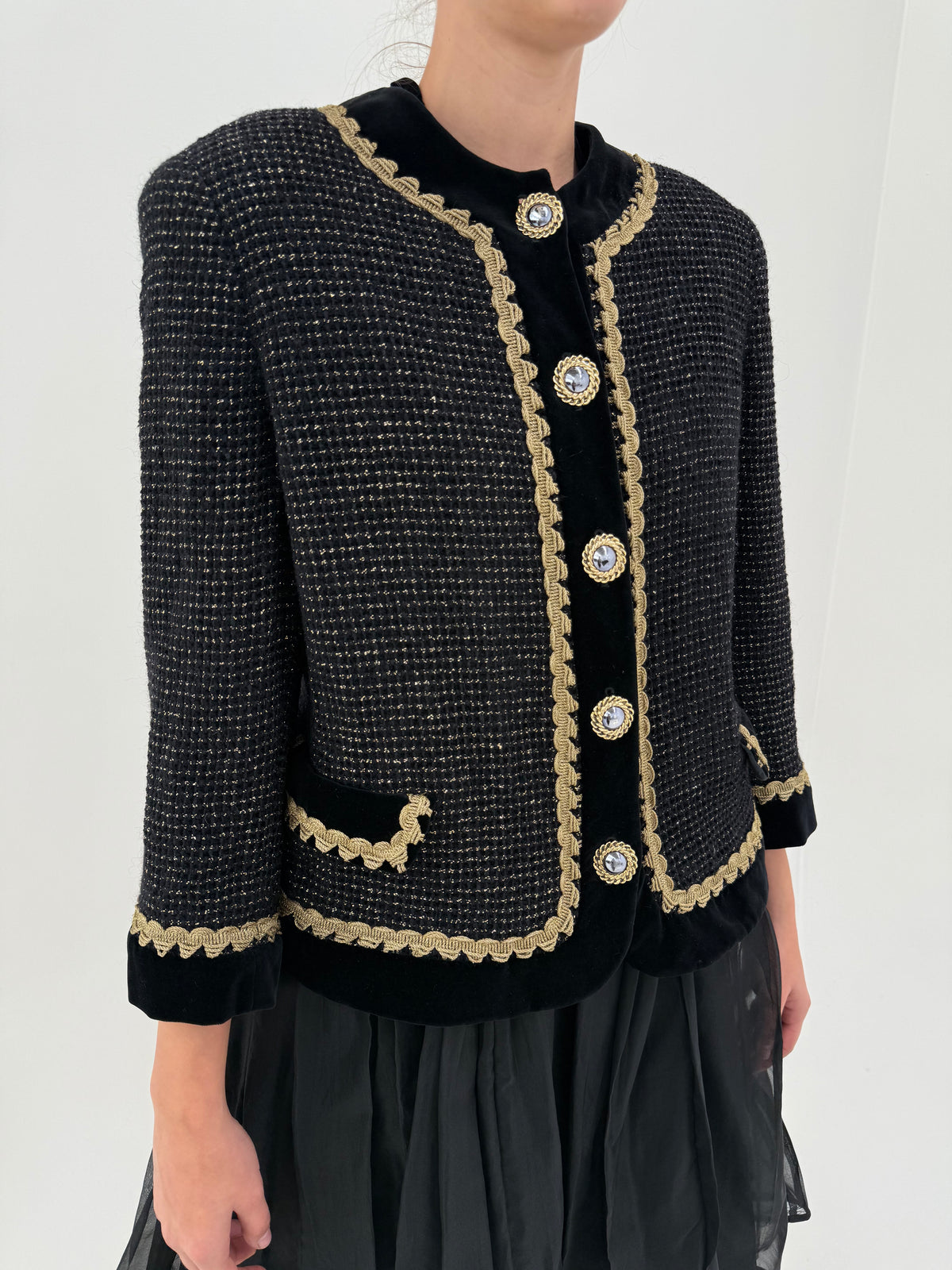 Sacou luxury în stil Chanel Laura Biagiotti din tweed cu nasturi bijuterie