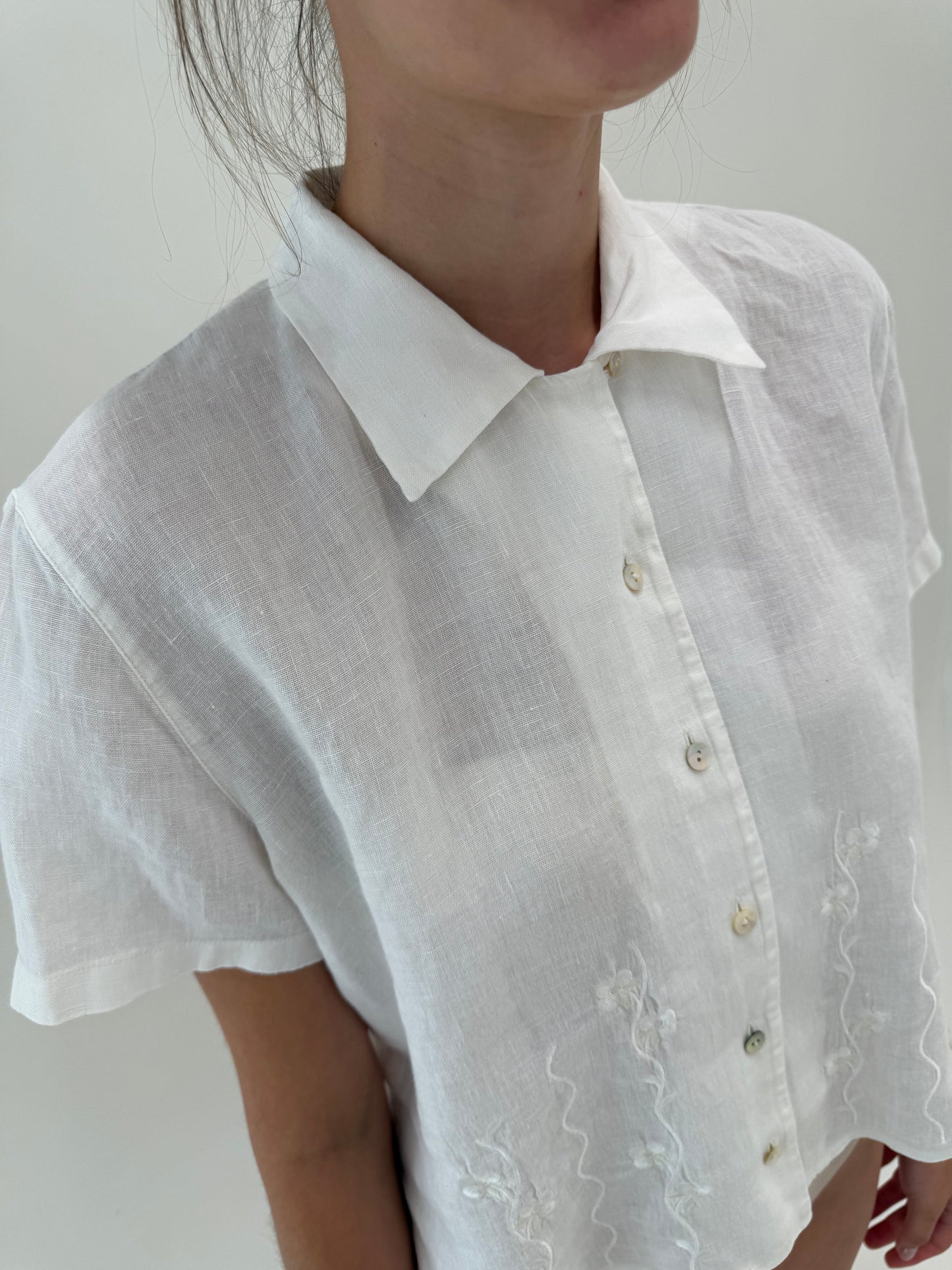 Cămașa din in premium cu broderie delicată