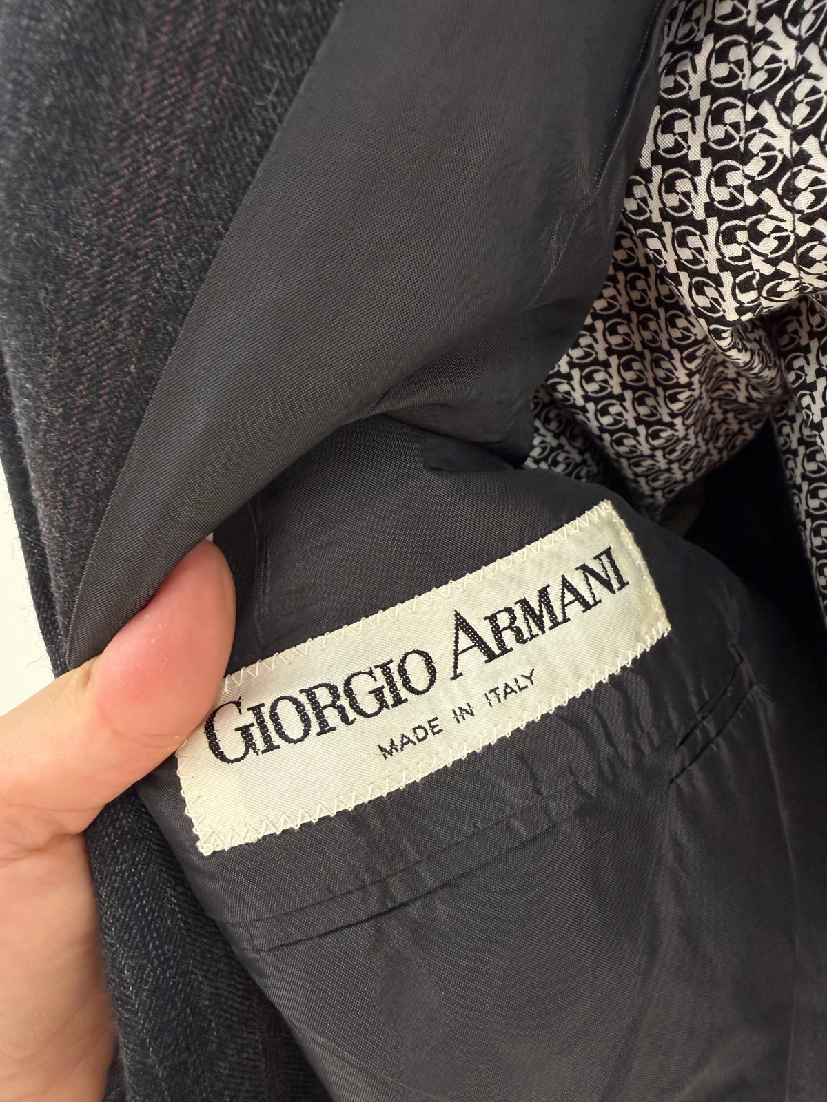 Sacou Giorgio Armani ultra luxury din lana extrafina cu dungi verticale și revere late