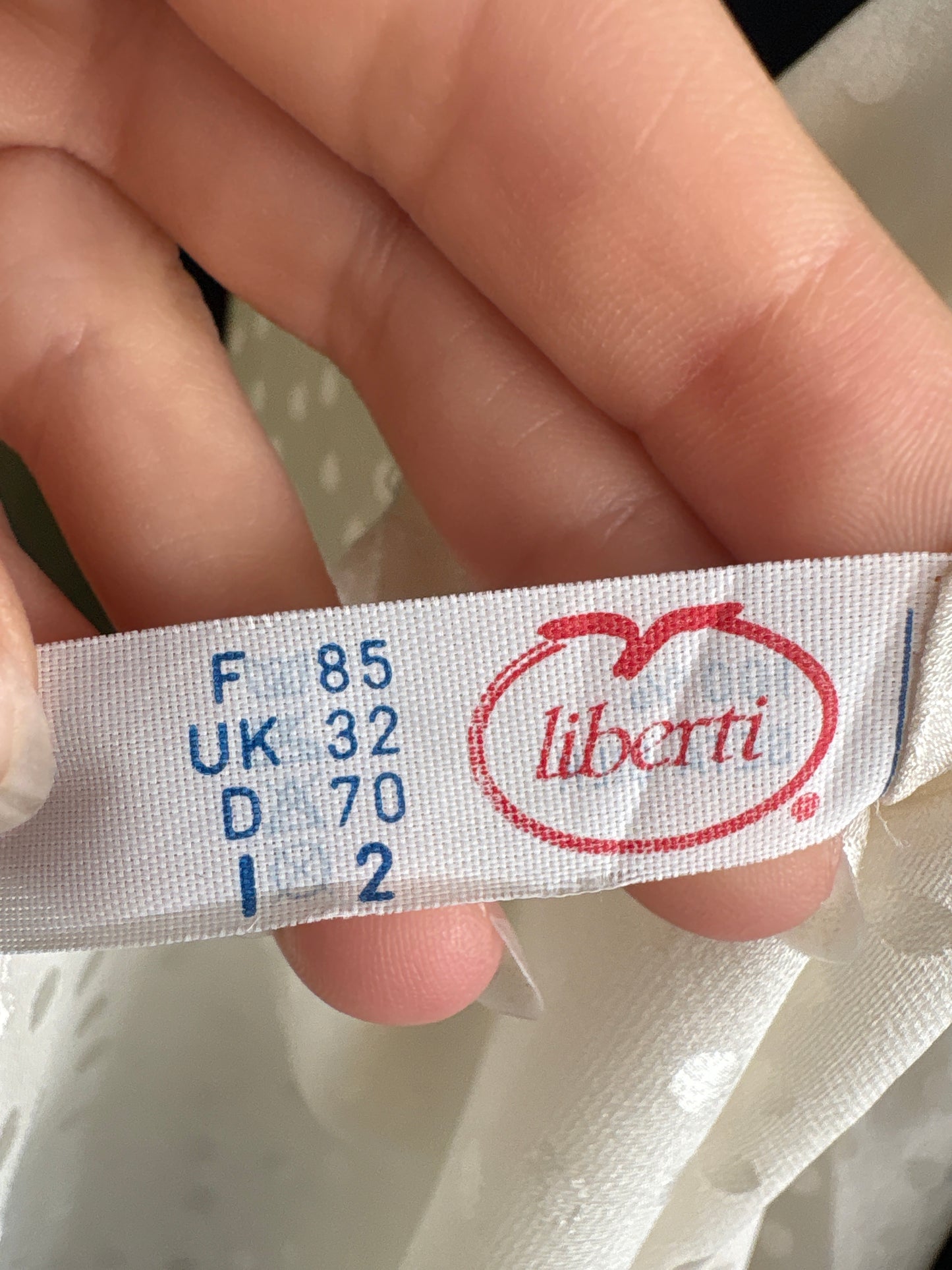 Top ivoire italian în bie din mătase naturală cu buline texturate