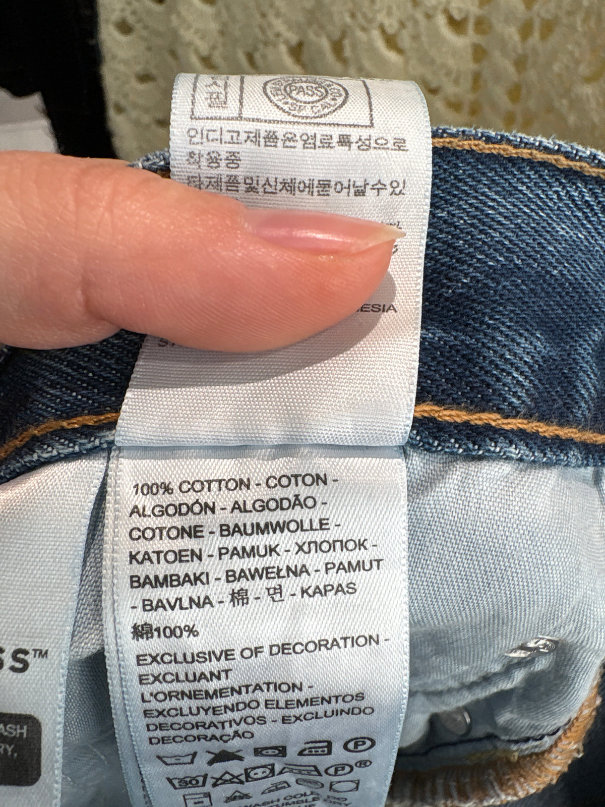 Jeans Levi’s 501 darker wash straight leg