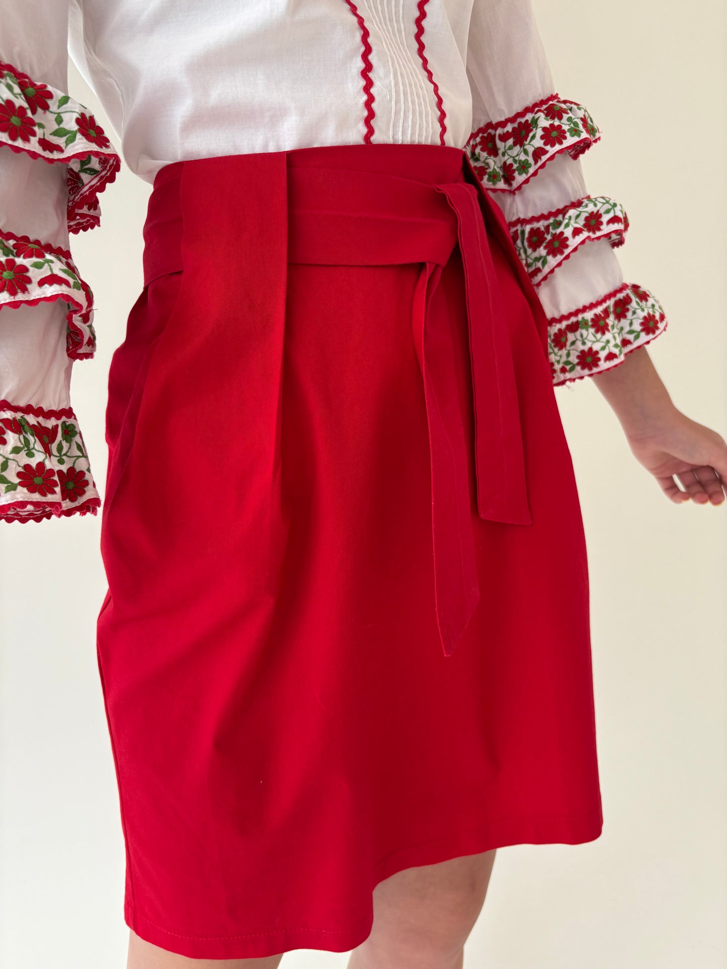 Fustă cherry red în croi chic din poplin de bumbac
