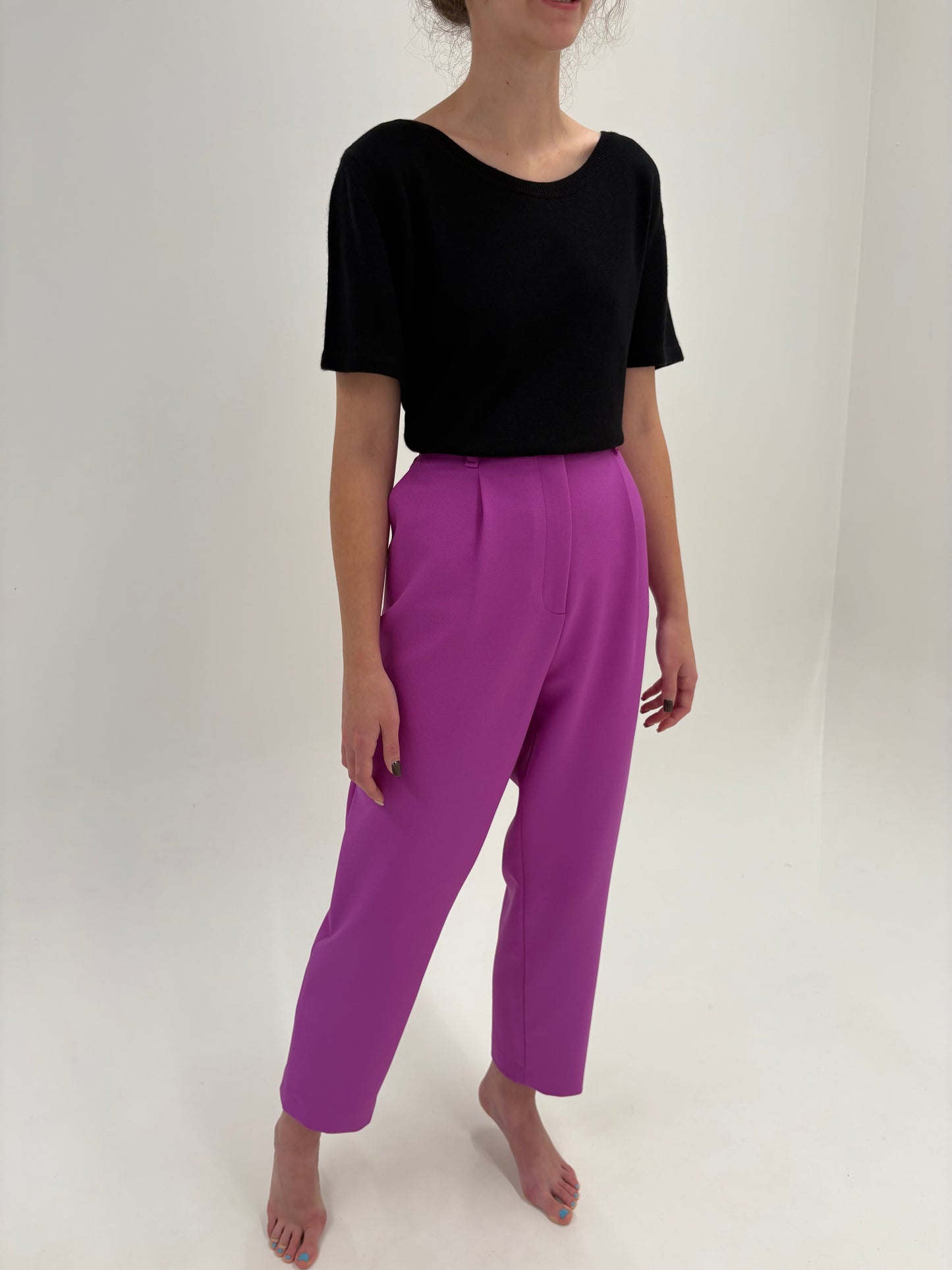 Pantaloni noi Marc Cain cu talie ultra înaltă și pense