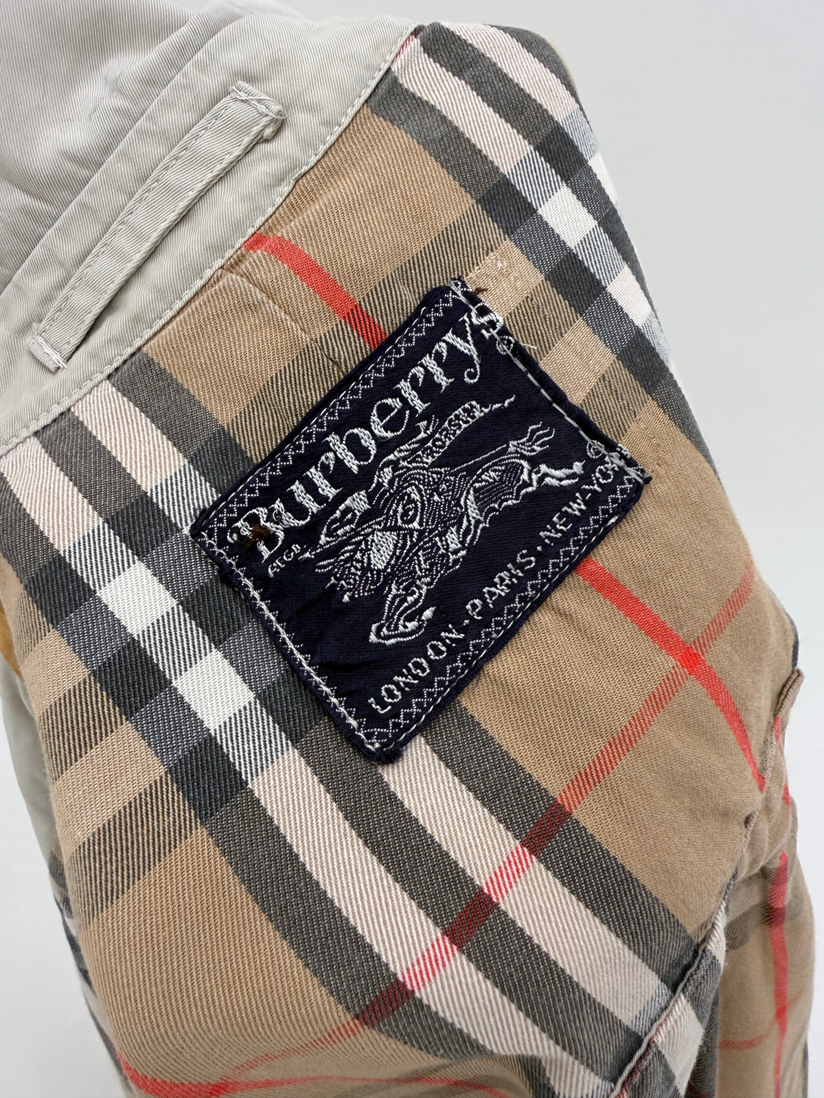 Trench old vintage Burberry anii 70 din bumbac impermeabilizat și căptușeală iconică Nova Check
