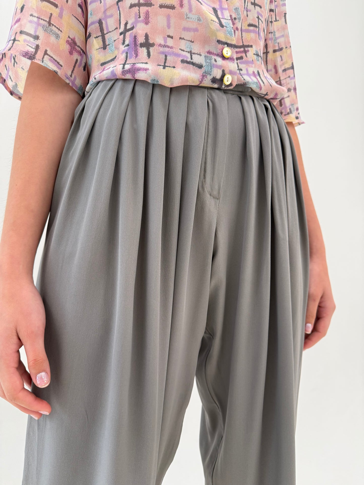 Pantaloni super drapați de designer din mătase naturală cu talie înaltă