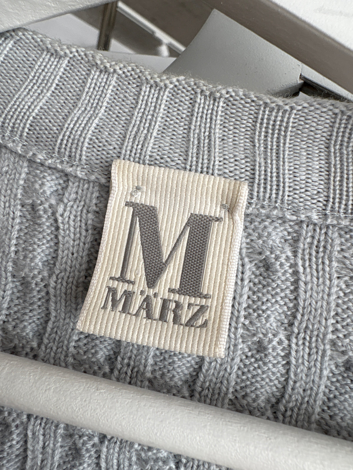 Cardigan petite dusty baby blue cu torsade în croi lung din lana merino extrafina