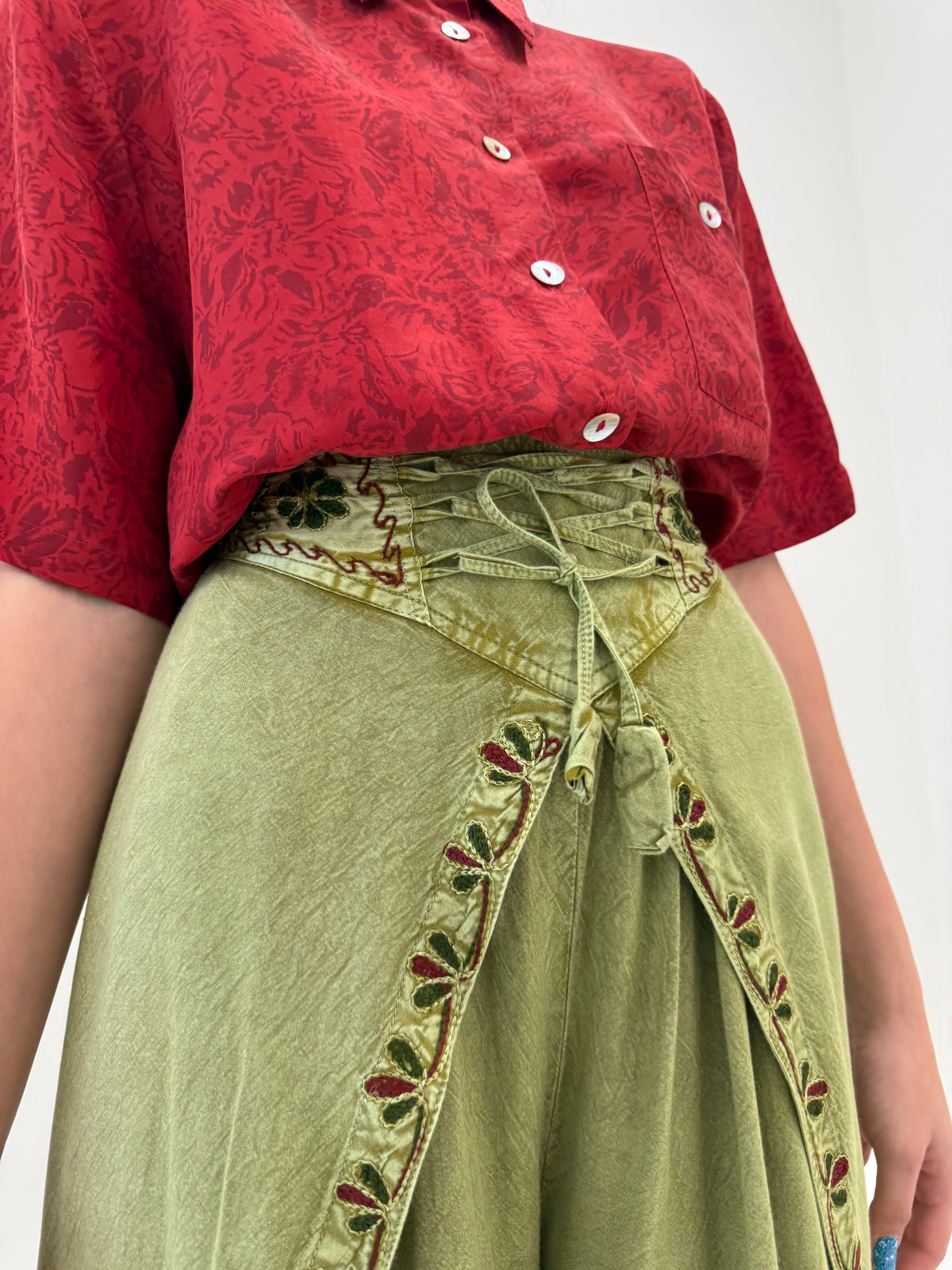 Pantaloni palazzo ultra chic cu broderie și talie ultra înaltă
