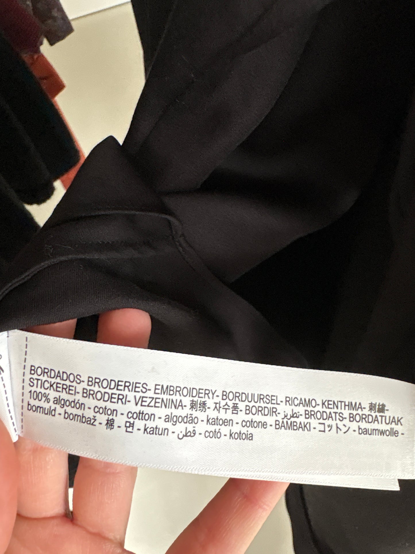 Cămașa neagră din bumbac satinat