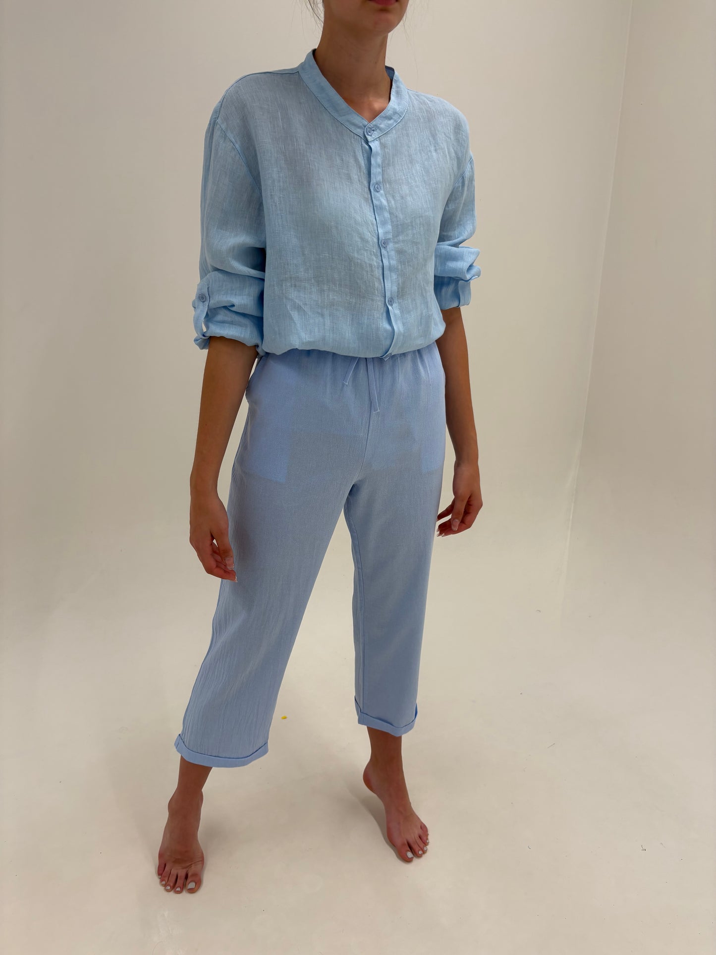 Pantaloni baby blue petite cu talie elastică din panzica de bumbac