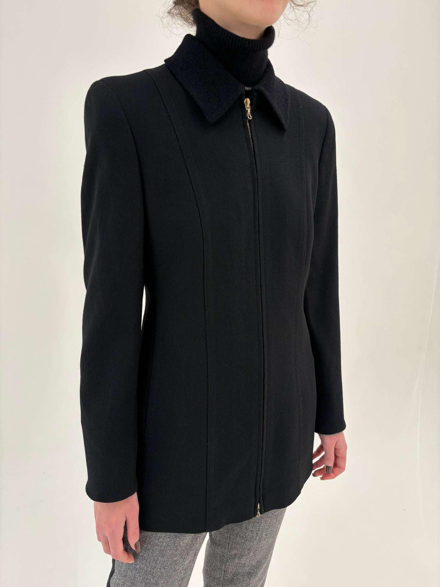 Jacheta de brand luxury vintage Louis Feraud neagră din wool creppe