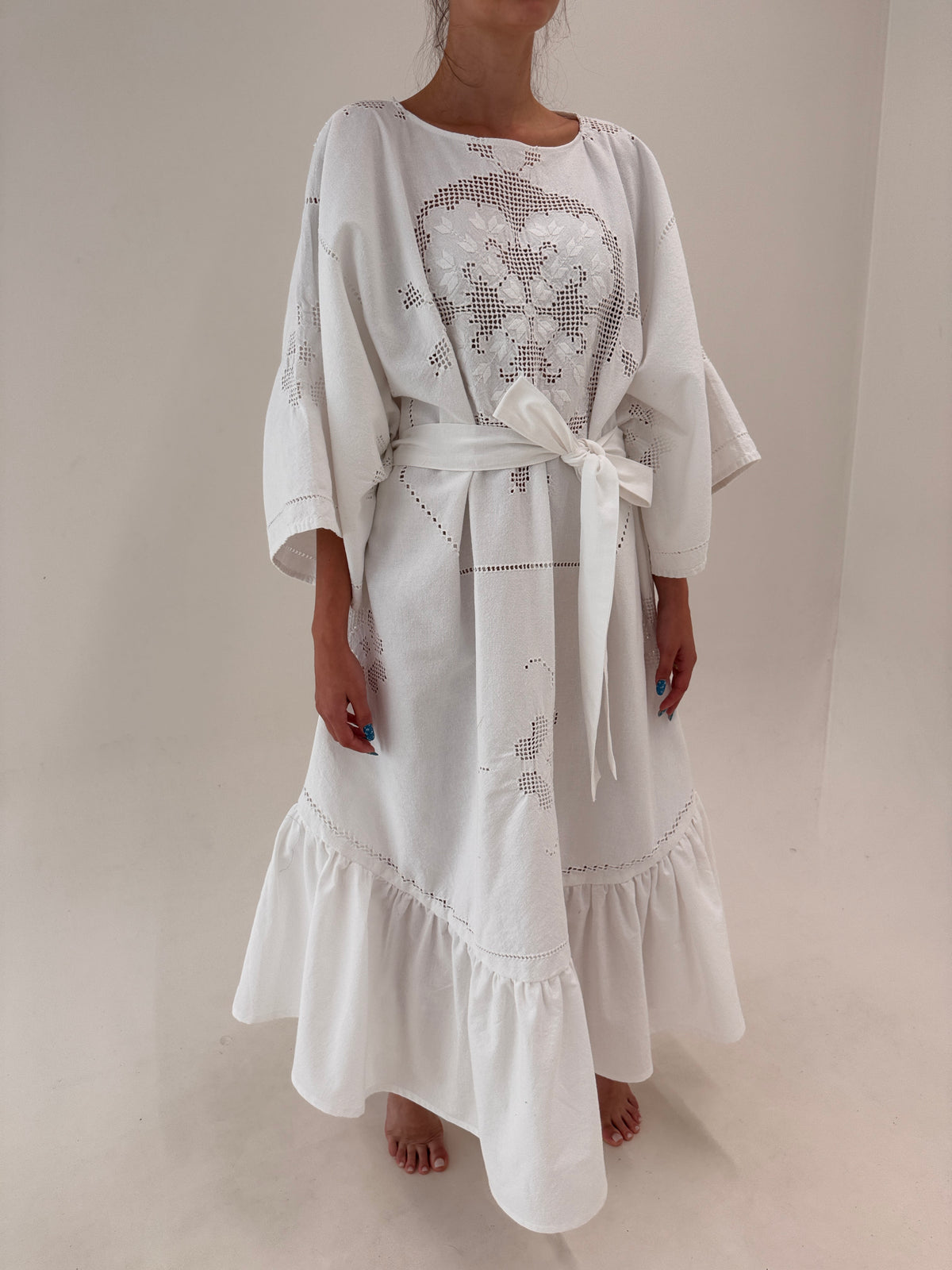 Kaftan excepțional cu cordon în croi amplu cu macrame și broderie manuală