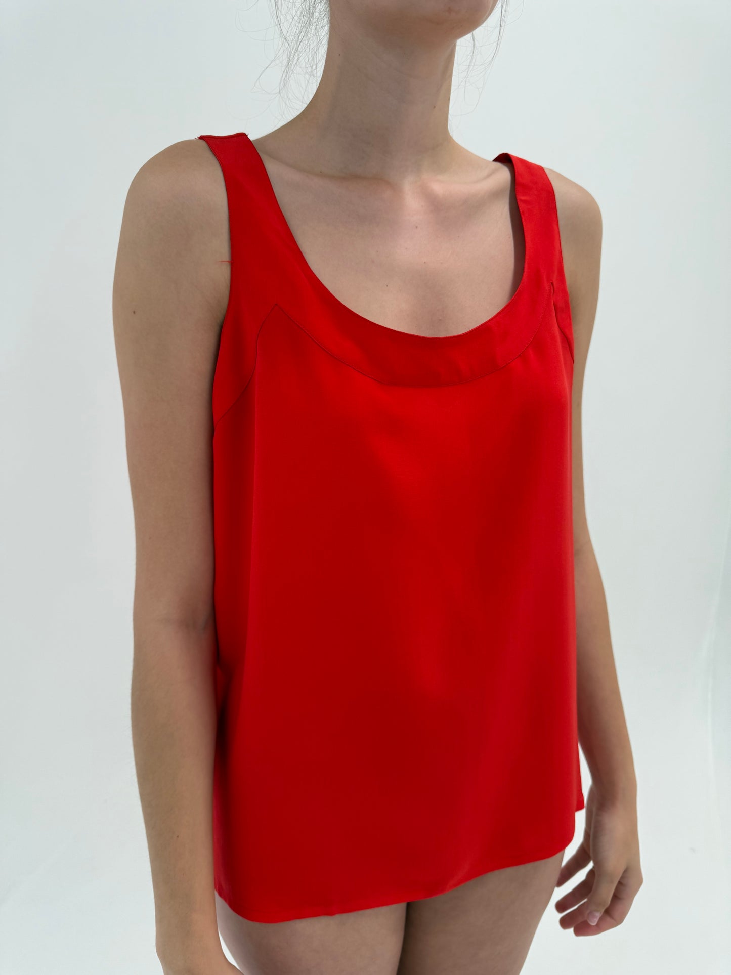 Top din mătase naturală în croi minimalist cherry red