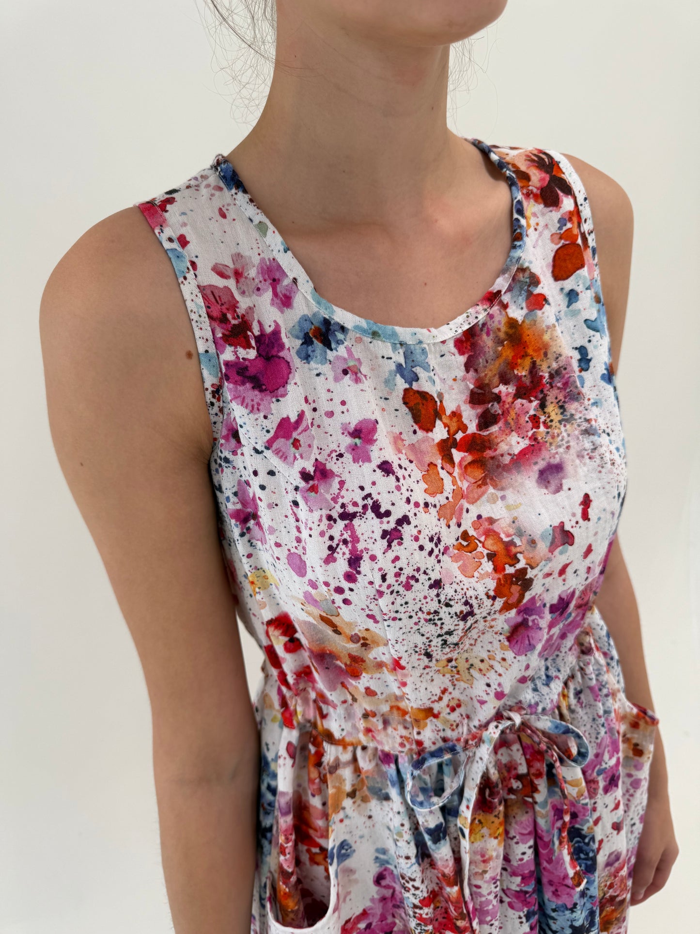 Rochie maxi în croi de ani 50 din pânză de in cu buzunare și talie reglabilă