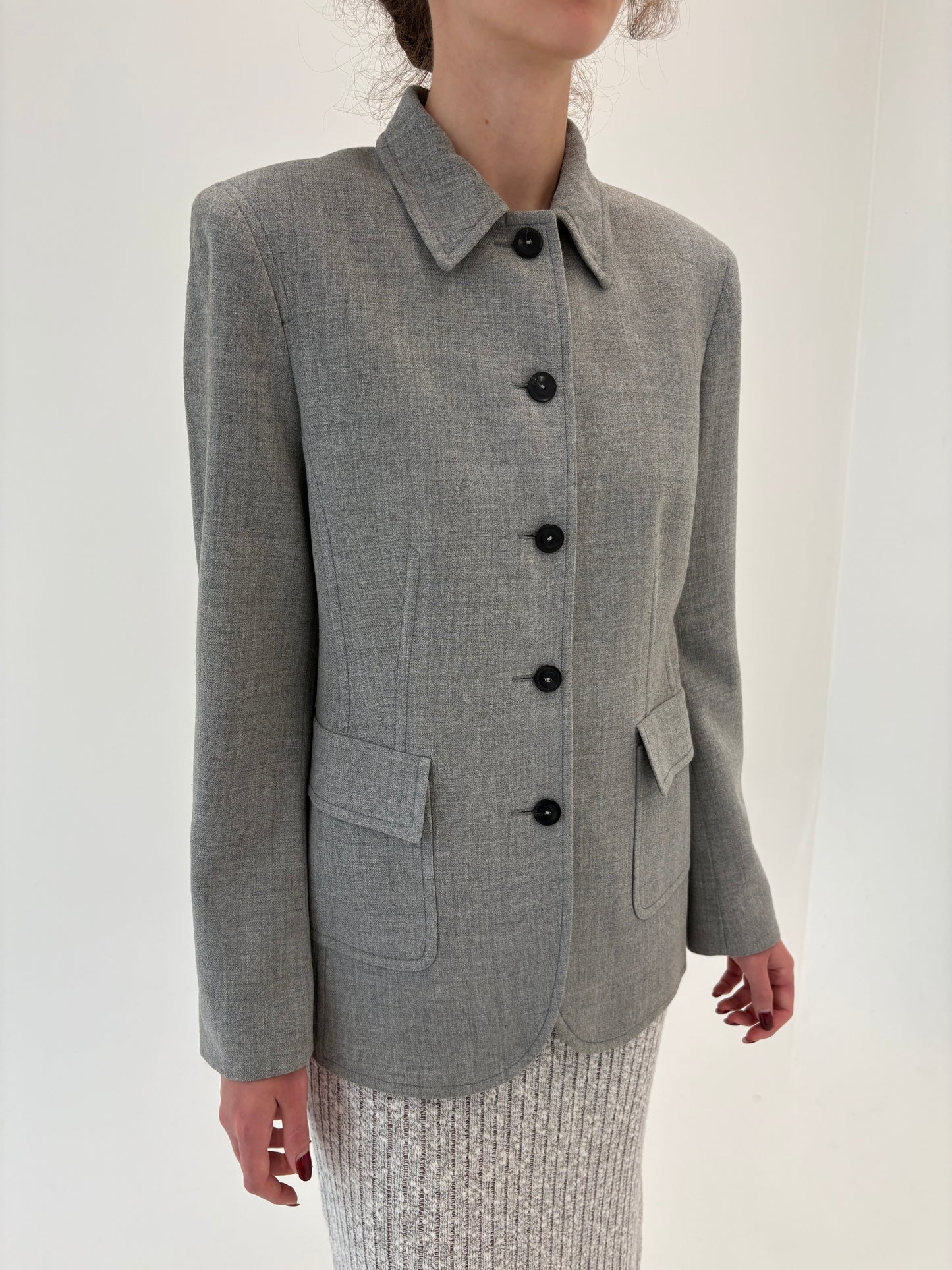 Jacheta light gray din lana extrafina in croi ușor cambrat