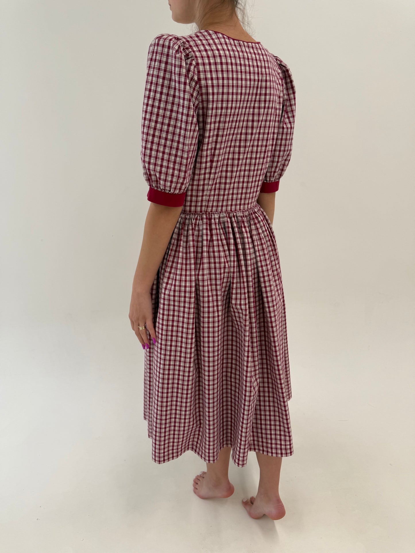 Rochie gingham vintage cu corsaj și print burgundy din pânză de bumbac