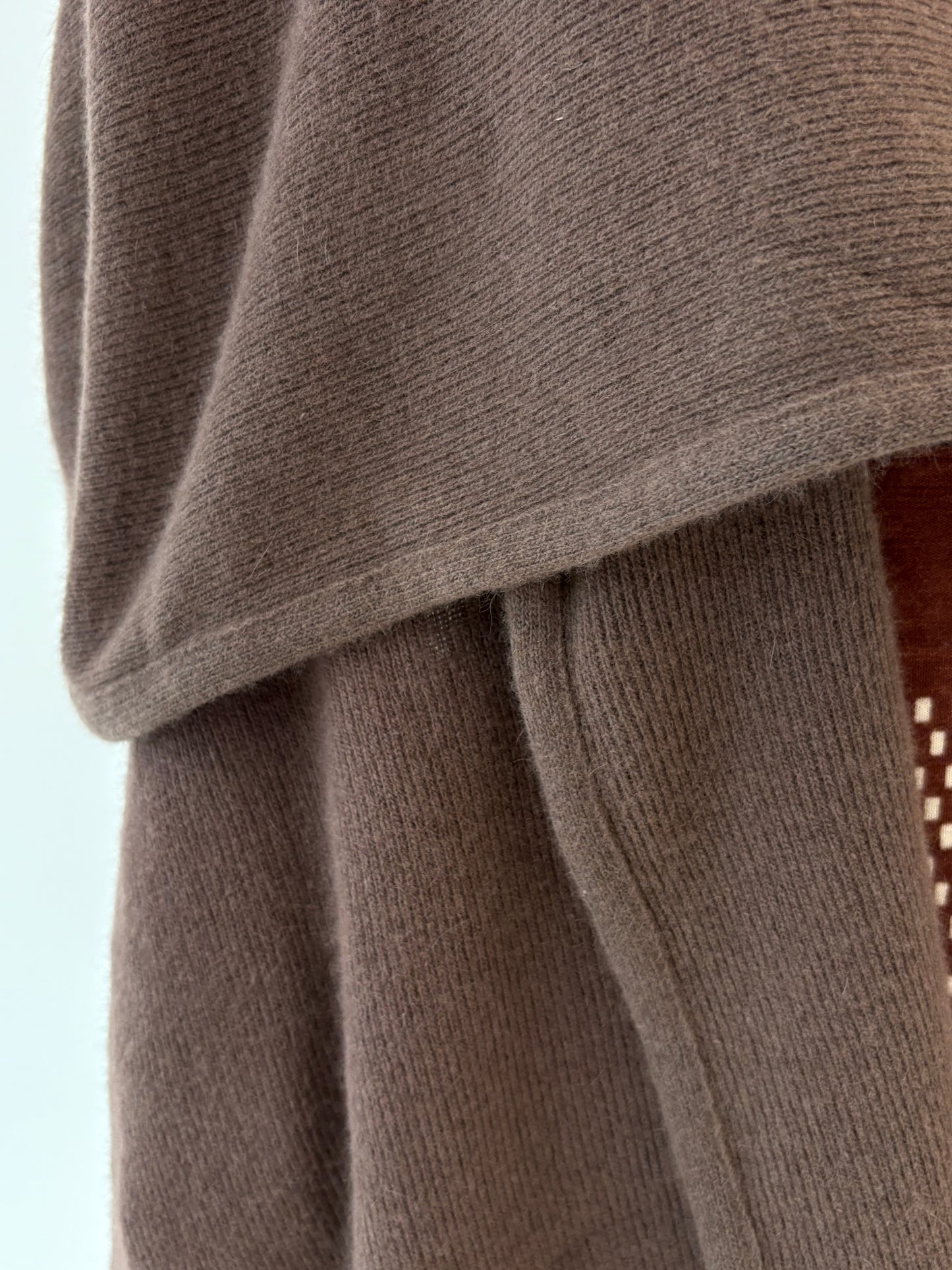 Capa dark chocolate brown din lana merino extrafina