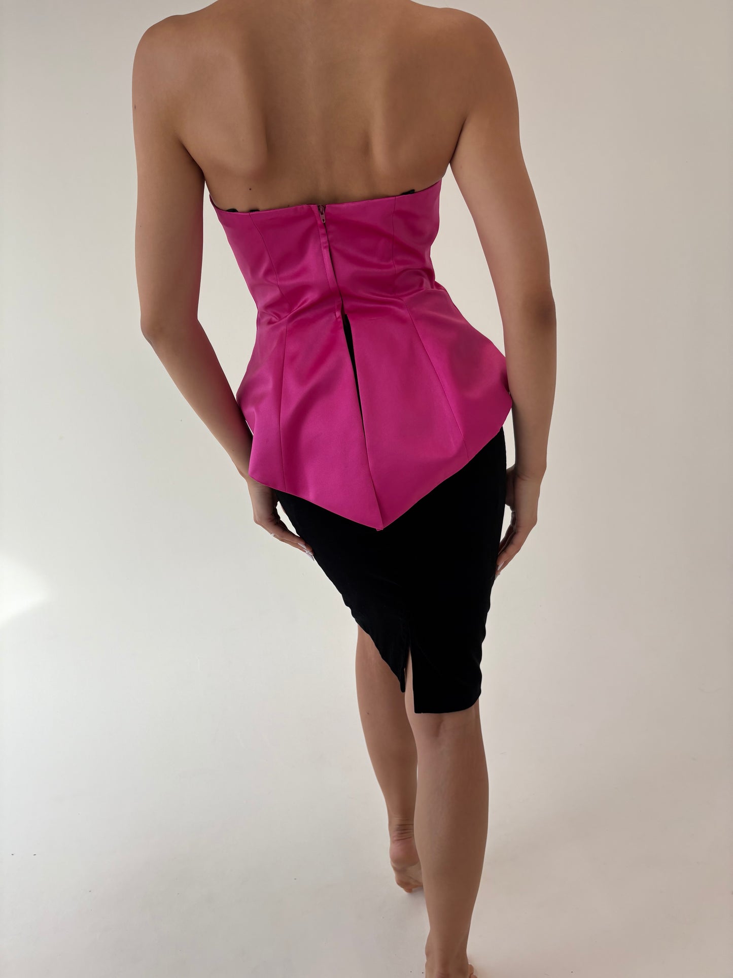 LBD vintage din catifea cu corset și peplum ciclam
