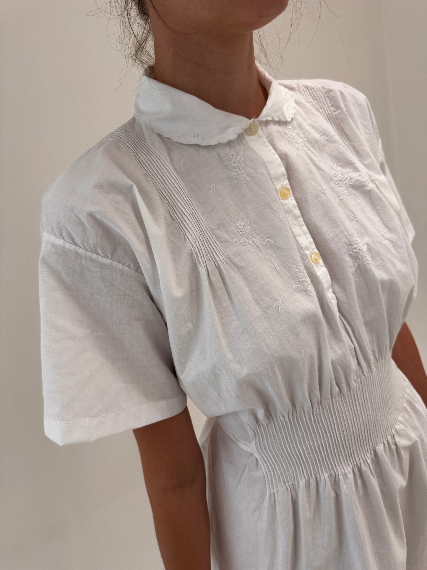 Rochie vintage maxi din in excepțional cu broderie manuală delicată si talie reglabilă