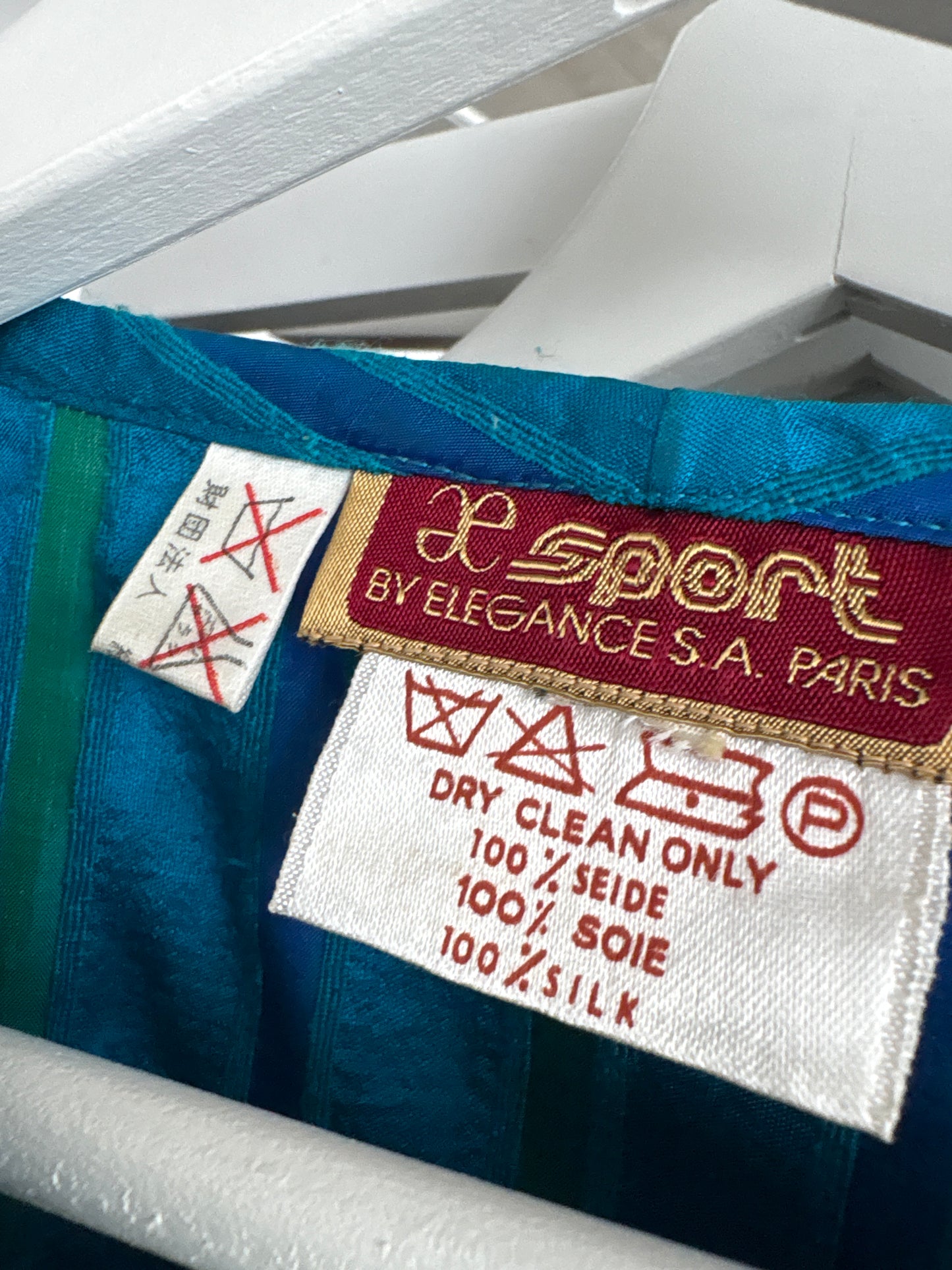Jacheta vintage de brand luxury Elegance din mătase naturală dupioni în croi retro modern
