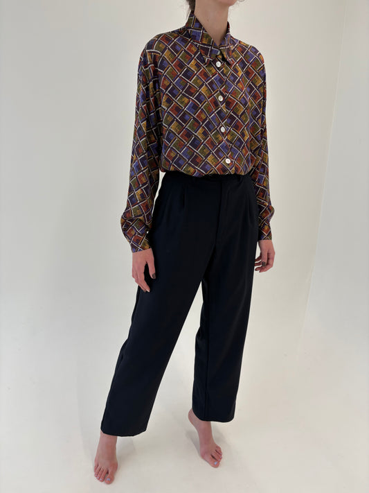 Pantaloni Navy cu pense din lana extrafina în croi super actual