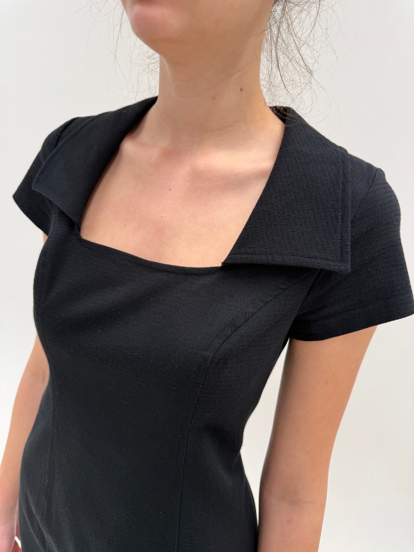 LBD de la business la cocktail in croi ultra chic modelatoare