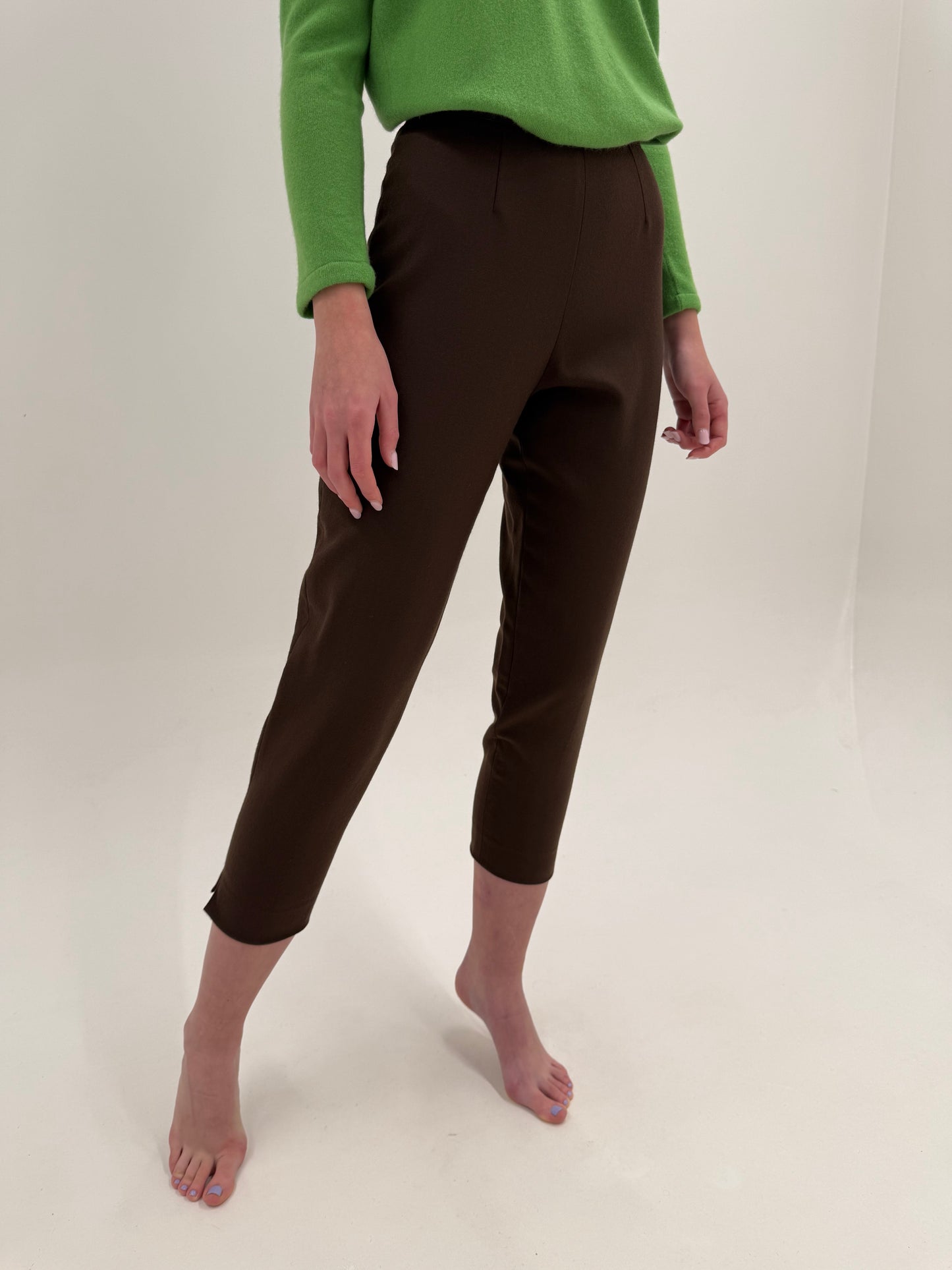 Pantaloni țigaretă petite dark chocolate brown din lana extrafina