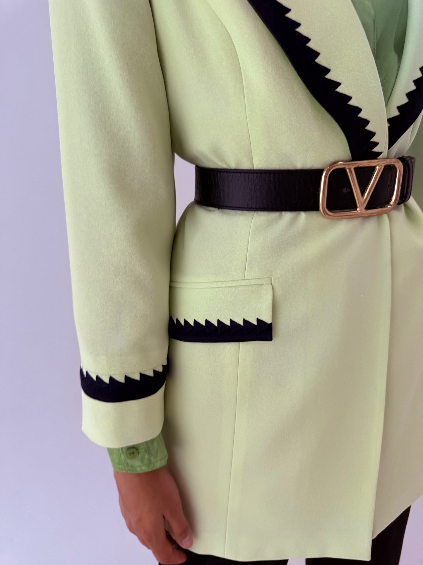 Pardesiu excepțional plus size cu broderie geometrică light green din crep
