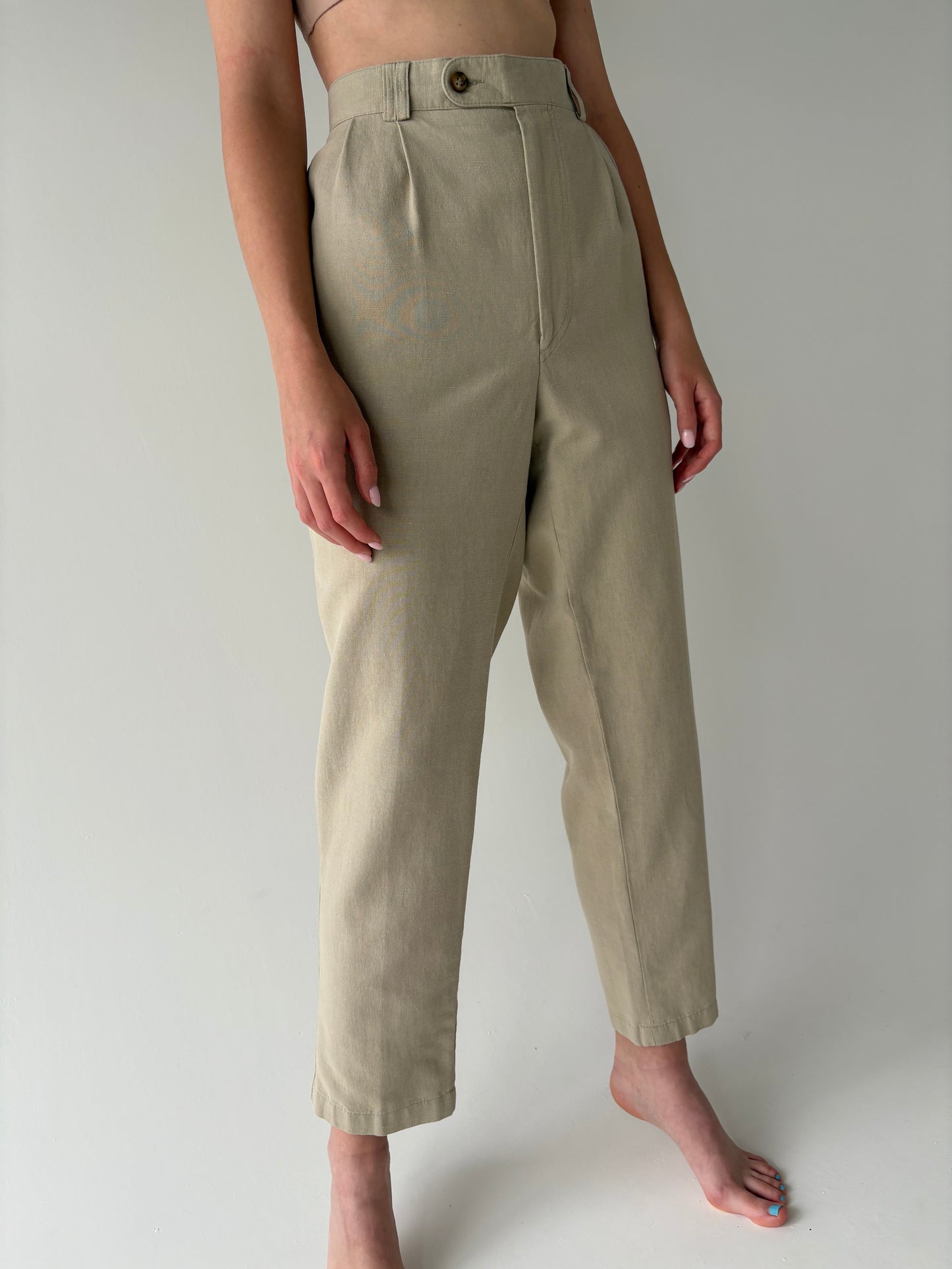 Pantaloni tall light nude din pânză de in cu pense