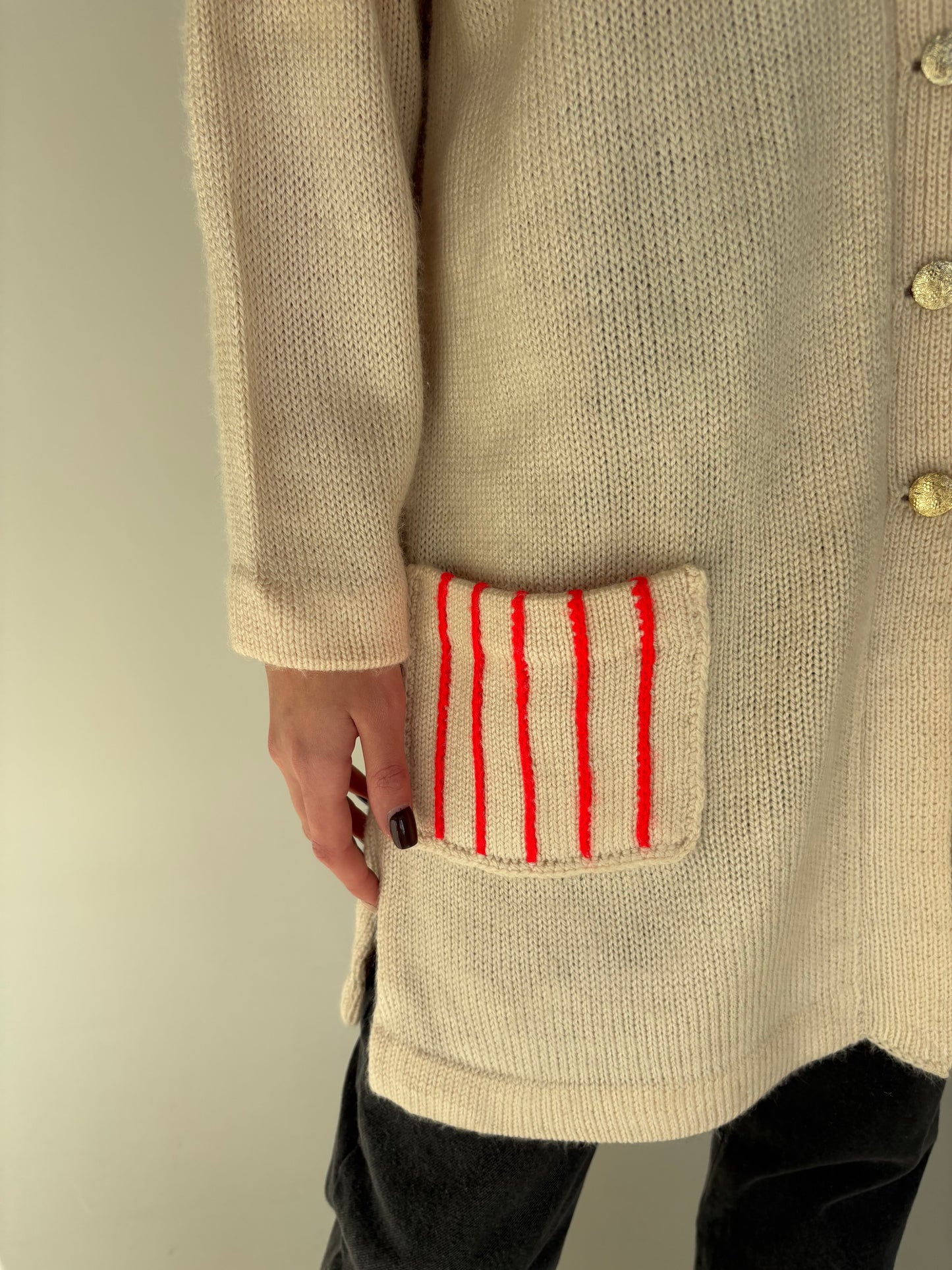 Cardigan vinatge lung butter white din lana plină extrafina cu inserții neon