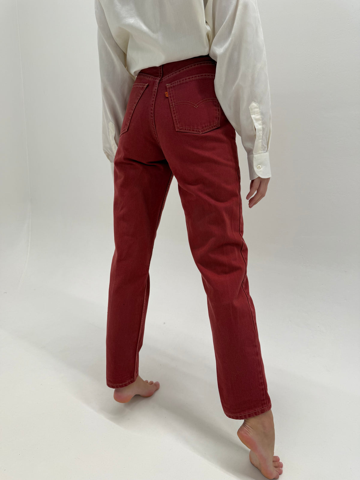 Jeans vintage Levi’s 881 early Y2K tapered cu talie ultra înaltă Washed brick red