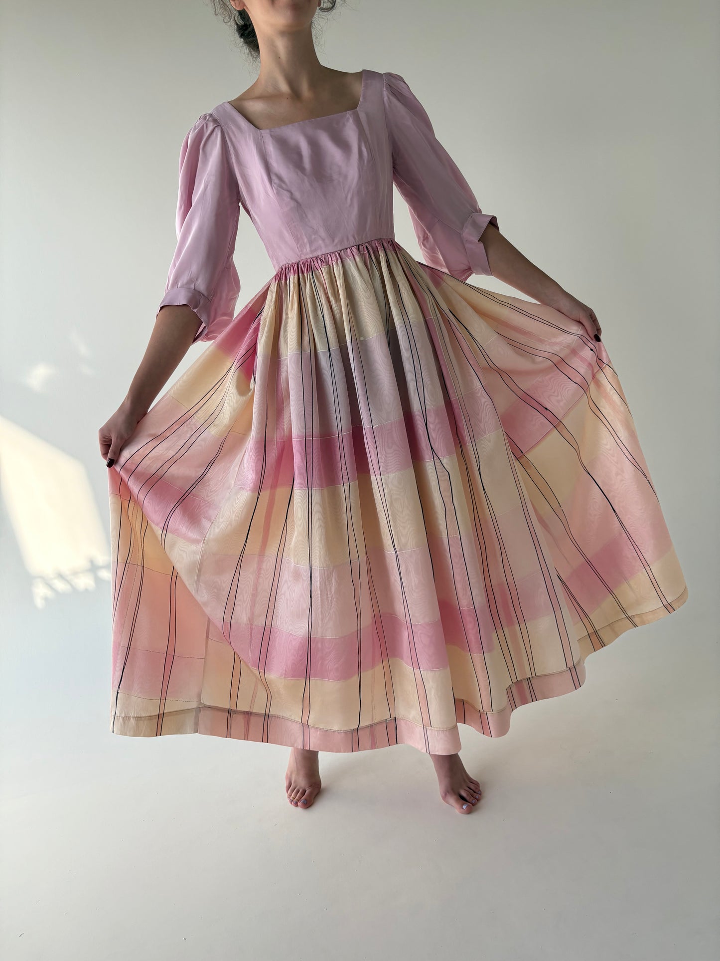 Rochie old vintage din anii 70 în culori pudrate cu corsaj din tafta