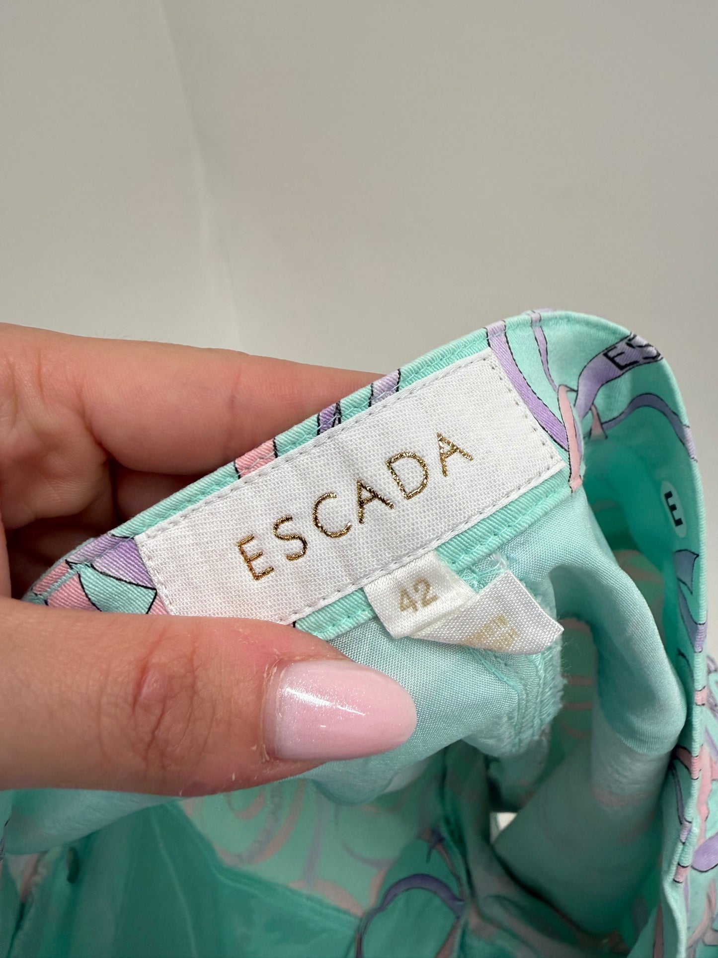 Pantaloni scurți ultra confort Escada în culori pudrate și print cu panglici