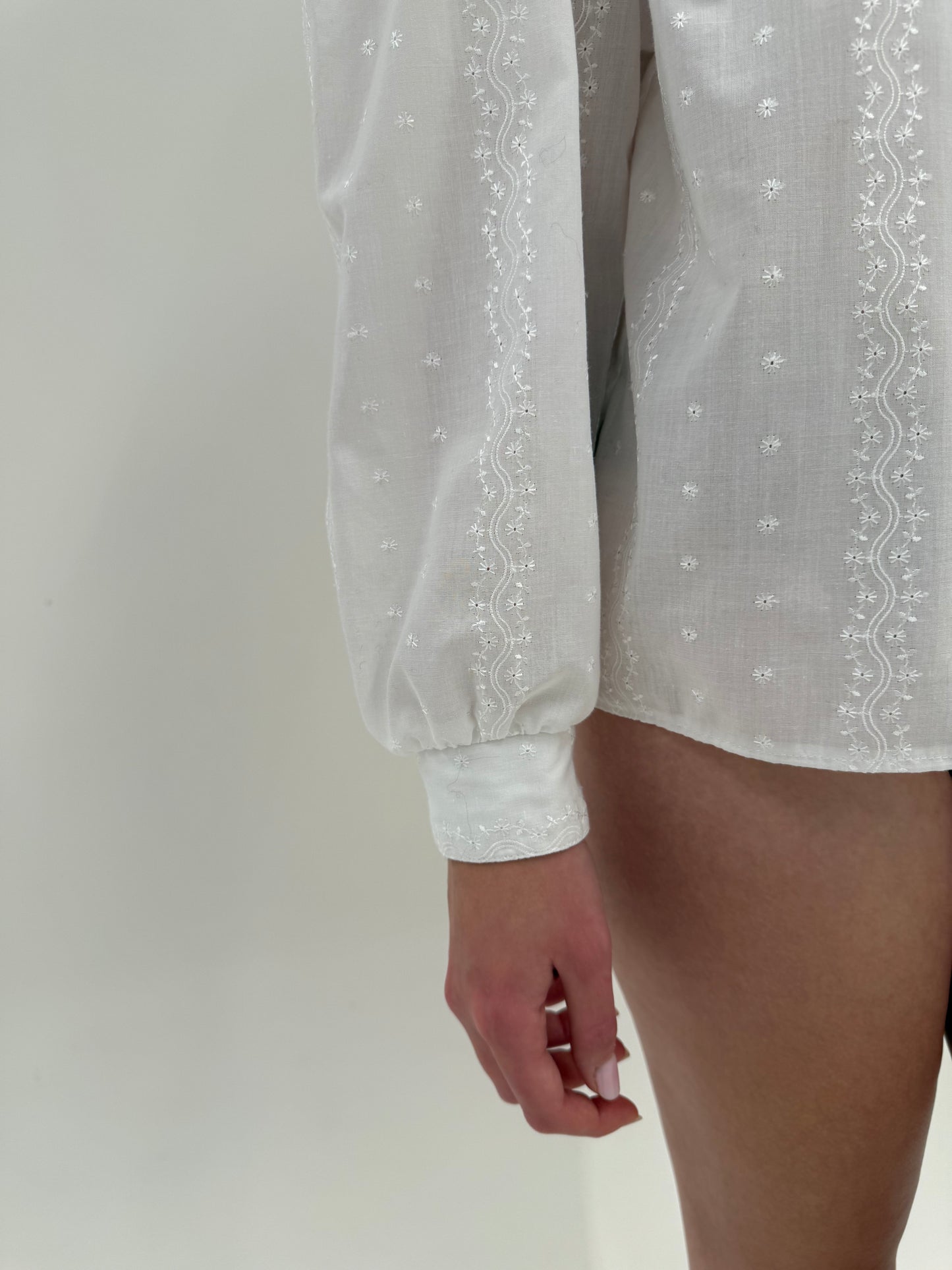 Cămașa vintage bijuterie integral brodată din bumbac moale