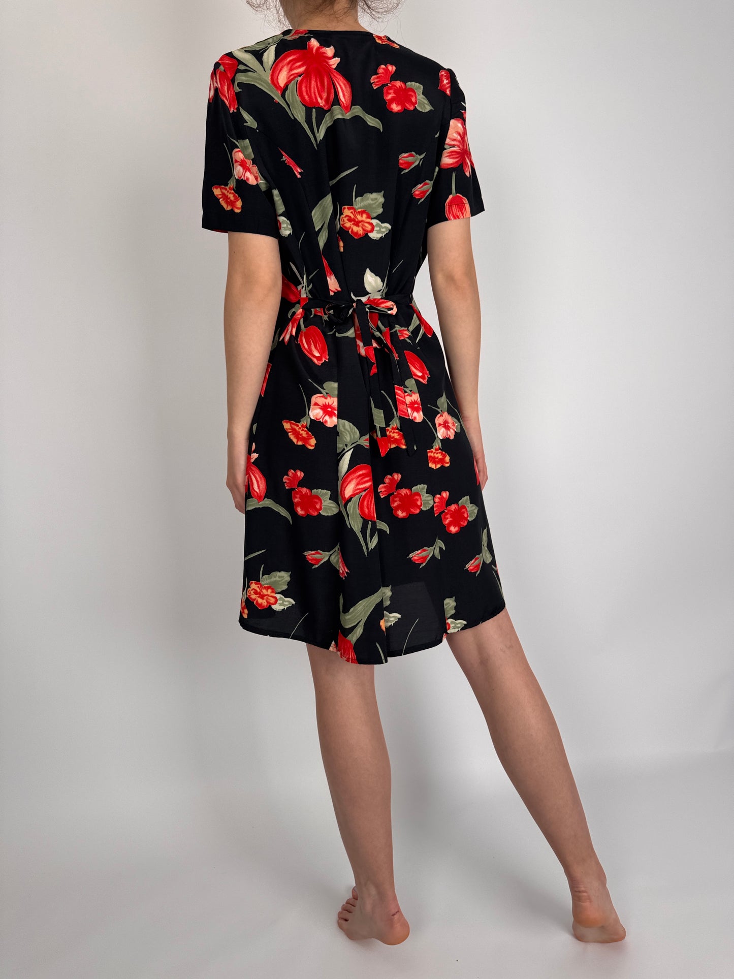 Rochie vintage cubtalie reglabilă și print floral superb cu lalele