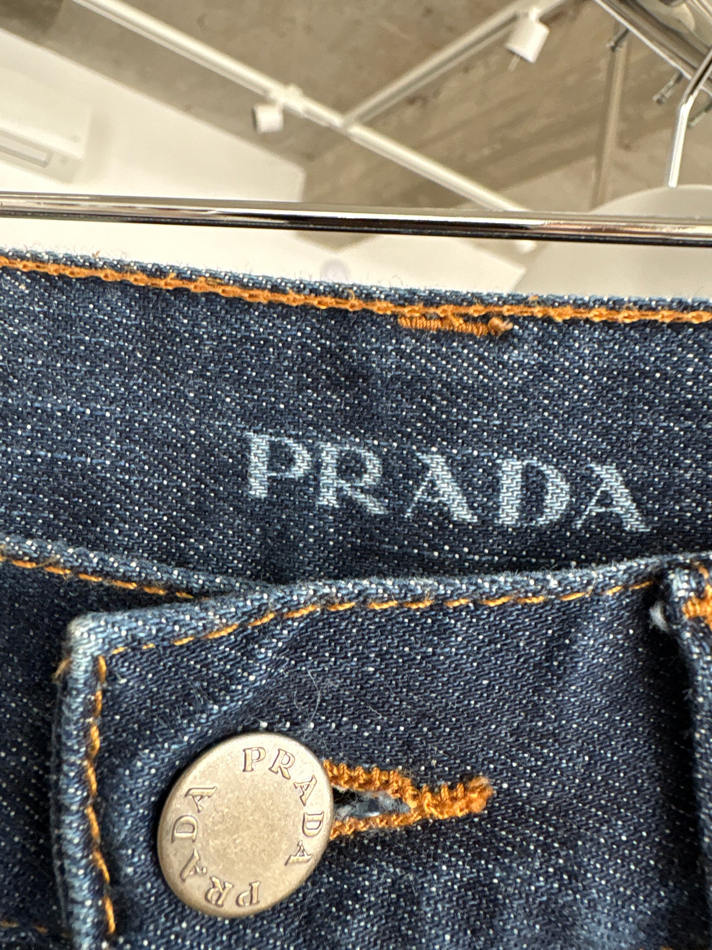 Jeans Prada ușor modelatori dark wash capri / petite