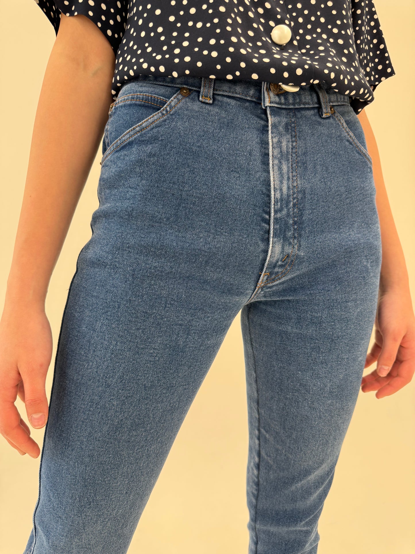 Jeans vintage Levi’s ultra modelatori cu talie înaltă classic wash