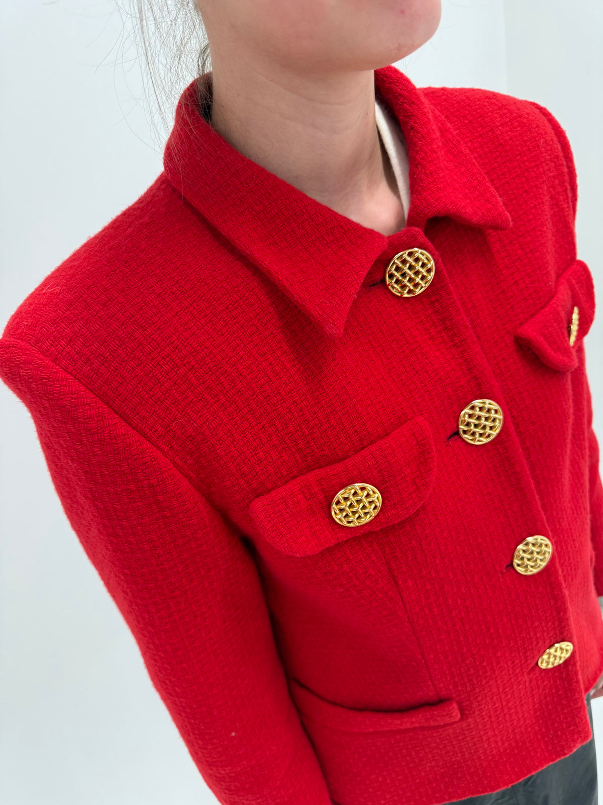 Sacou vintage în stil Chanel din tweed excepțional de lana cu nasturi aurii metalici